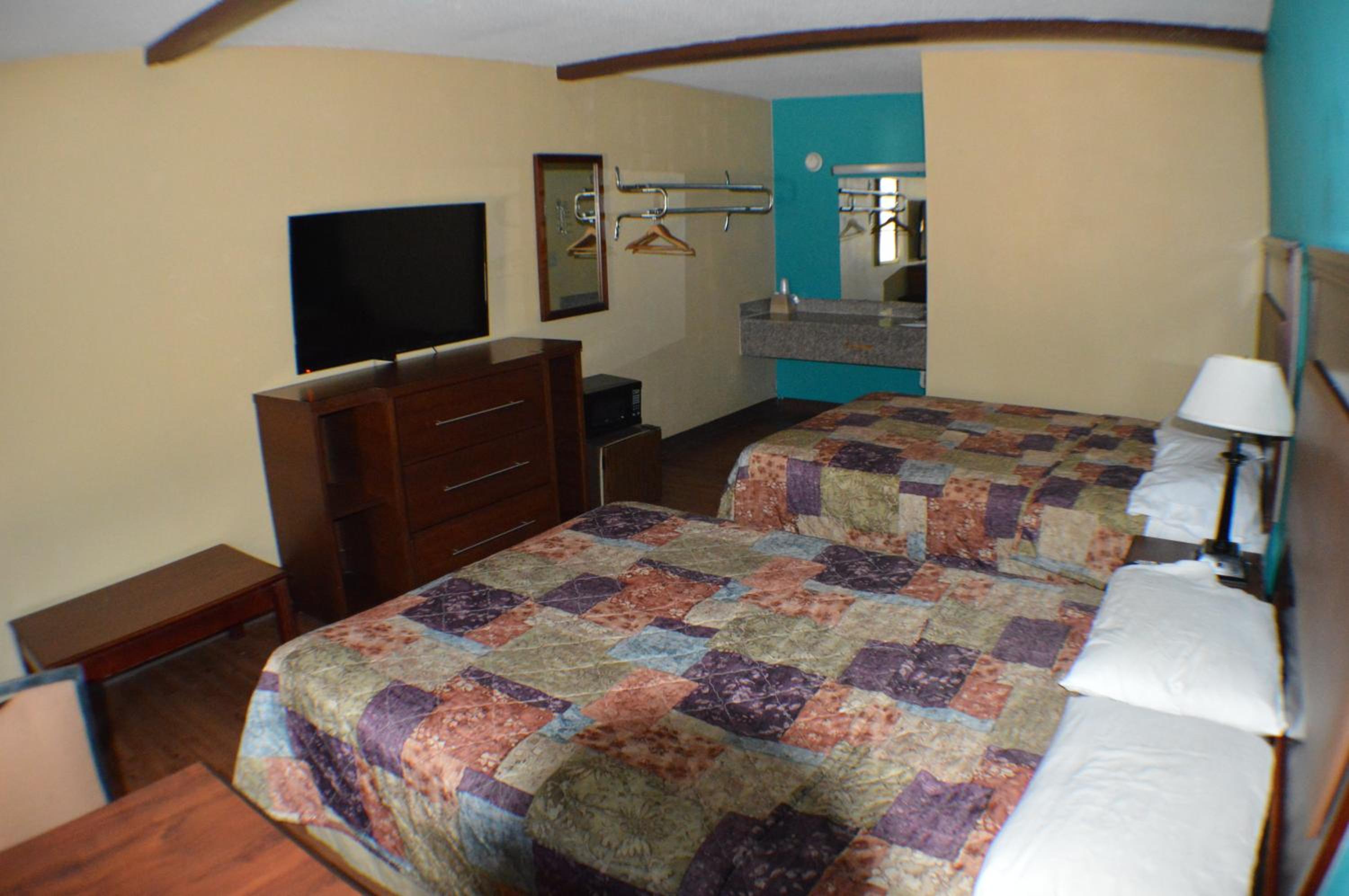 Double Room with Two Double Beds - Smoking photo 2
