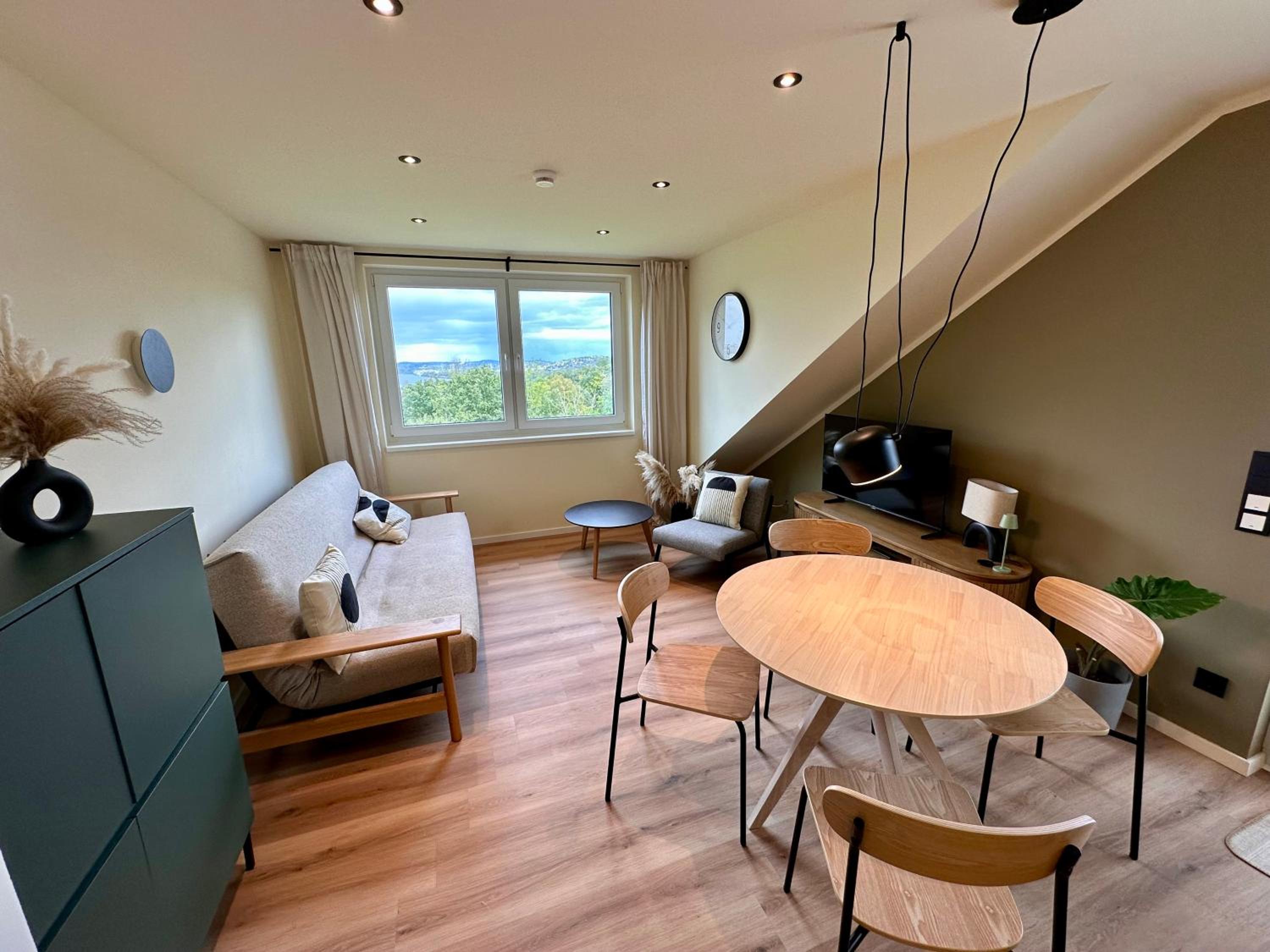 Two-Bedroom Apartment with Lake View photo 2