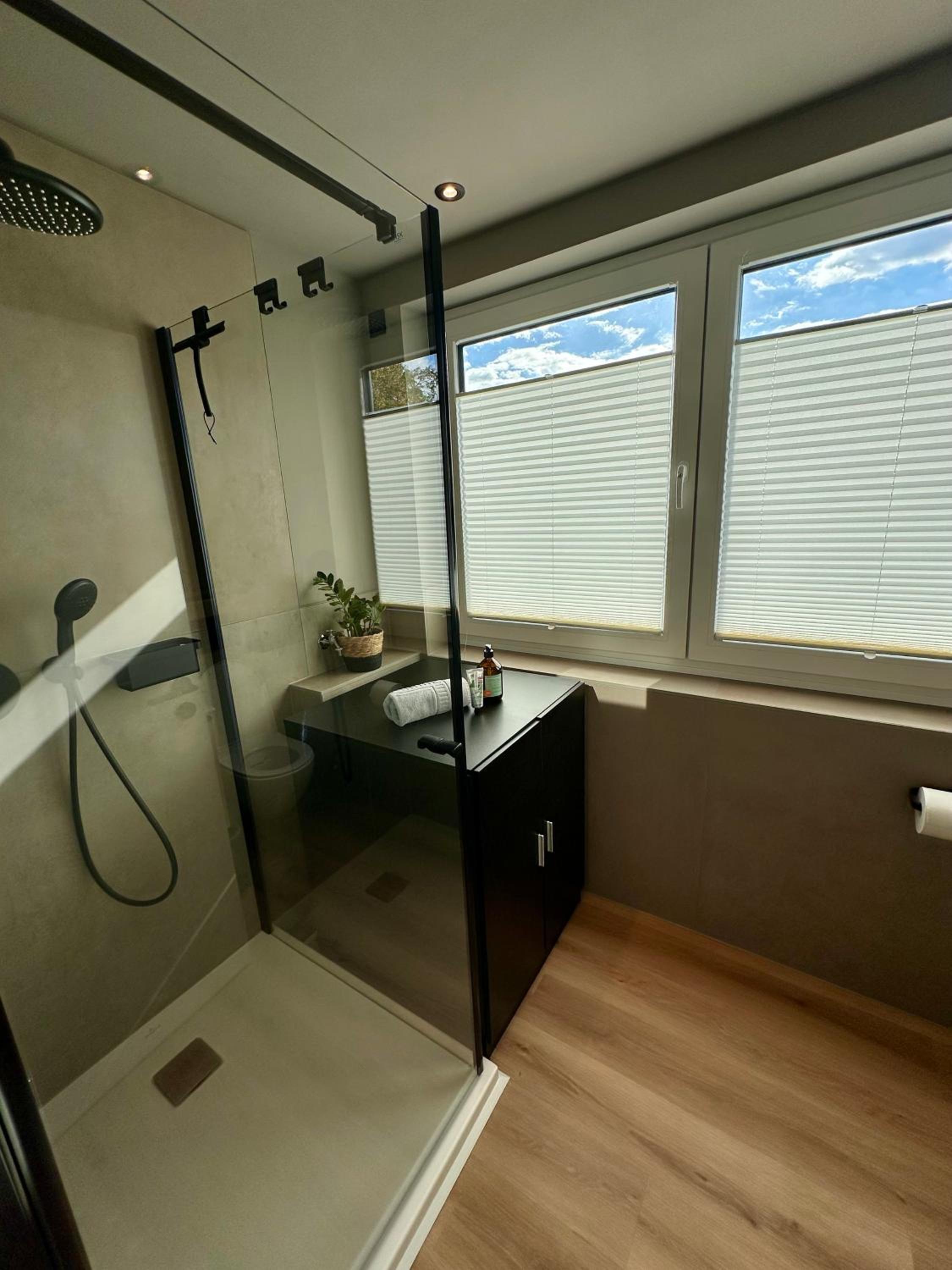 Two-Bedroom Apartment with Lake View photo 3