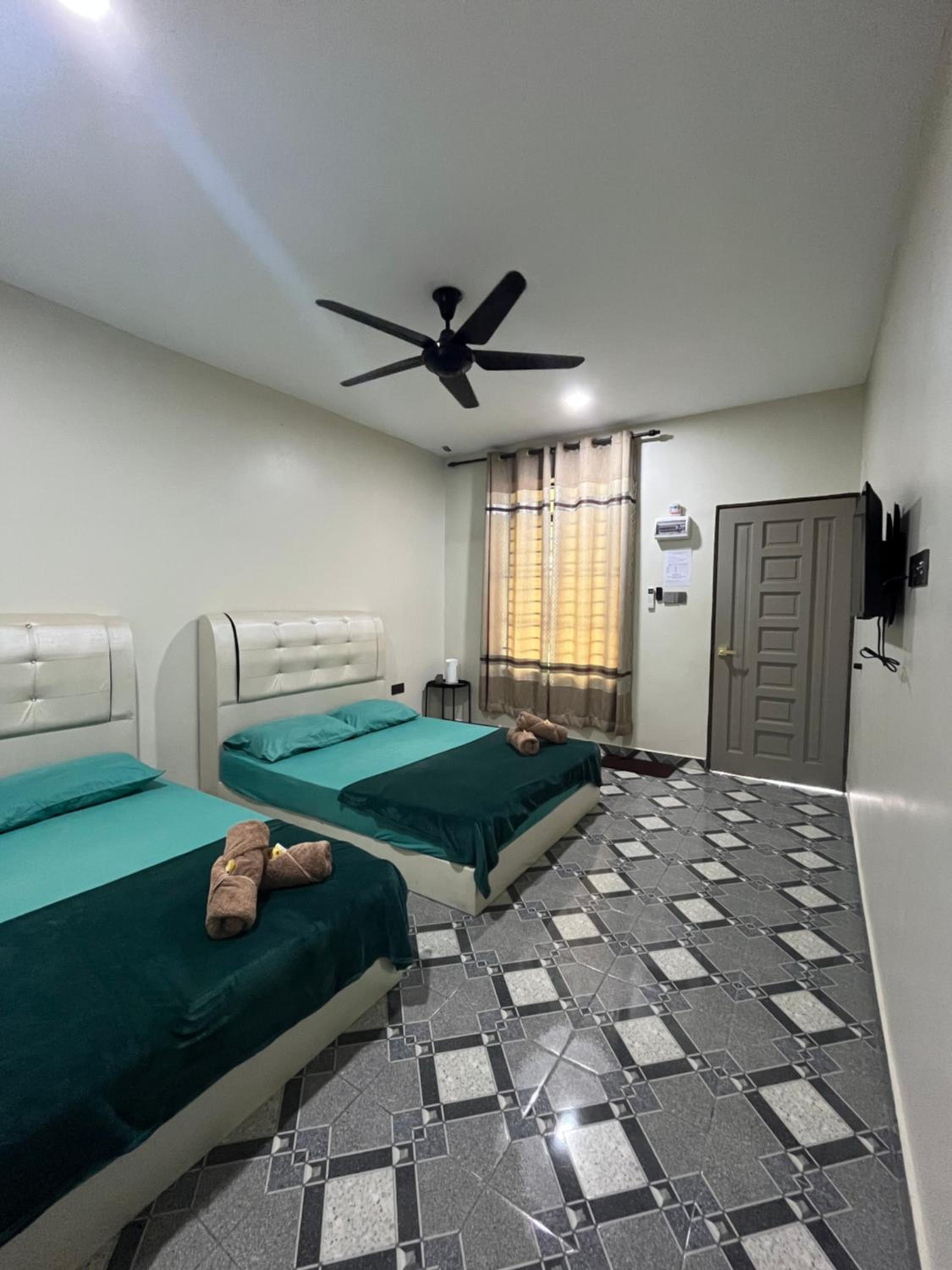 Deluxe Queen Room with Two Queen Beds photo 3
