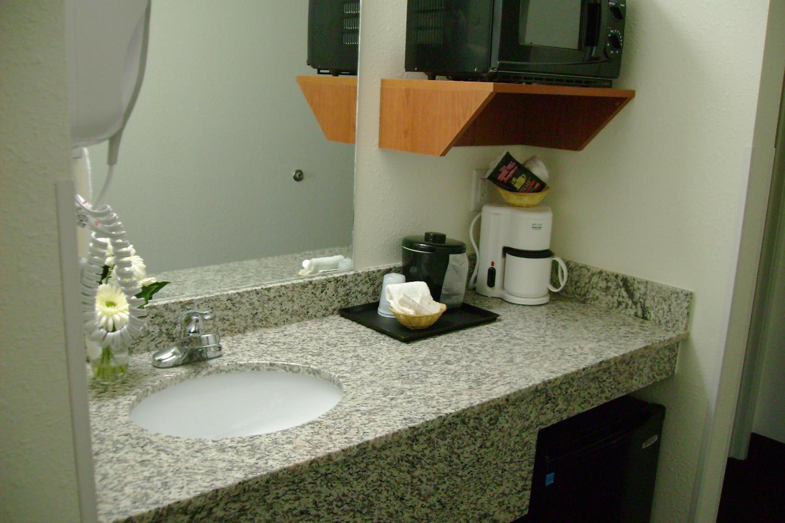 Double Room - Mobility Access/Non-Smoking - Photo 3