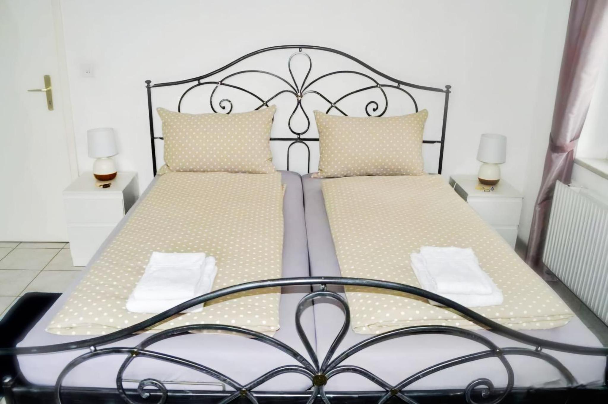 Budget Double Room - Photo 1