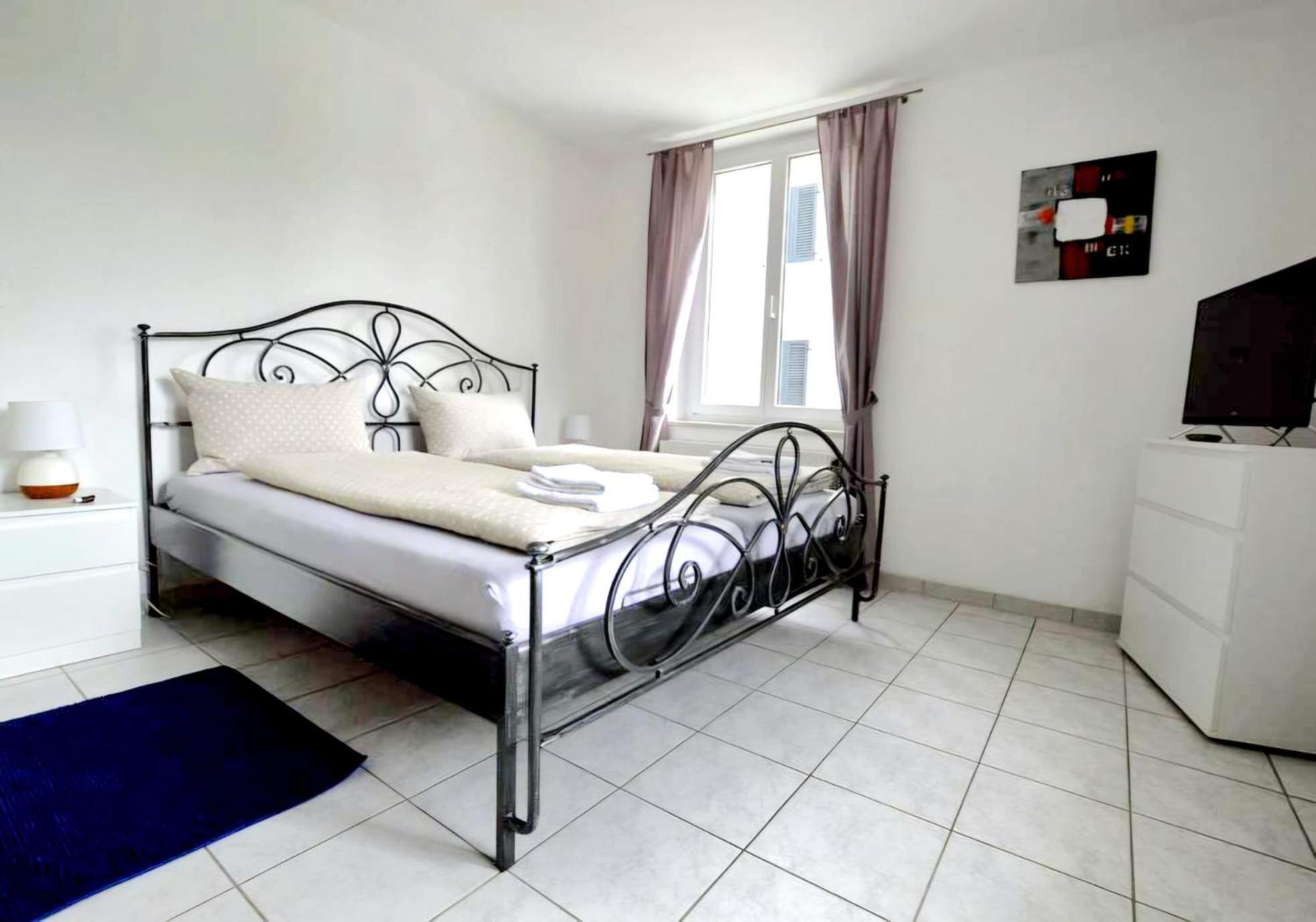 Budget Double Room - Photo 4