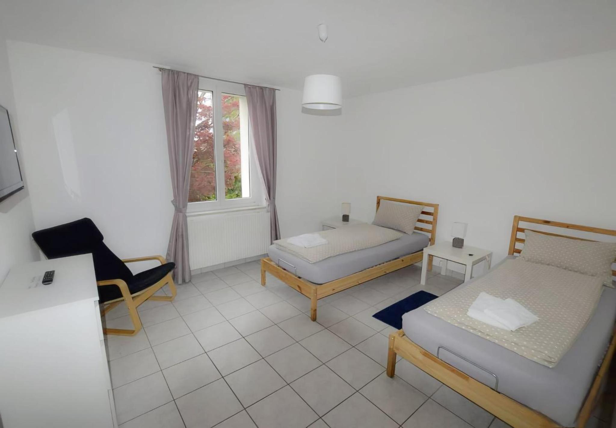 Budget Twin Room - Photo 3