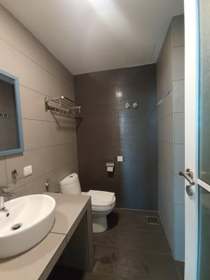 Executive Suite - Photo 7