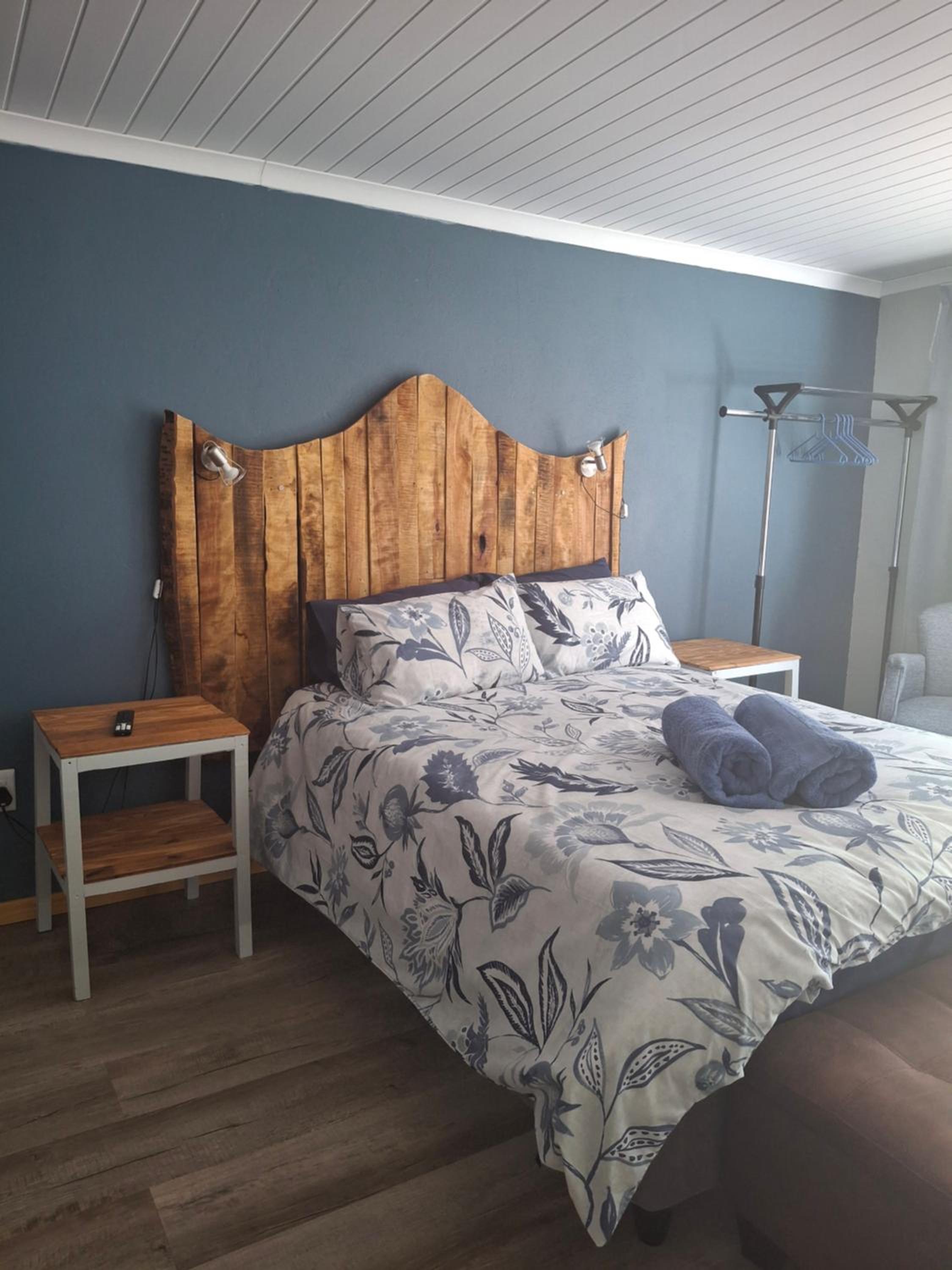 Basic Triple Room with Shared Bathroom