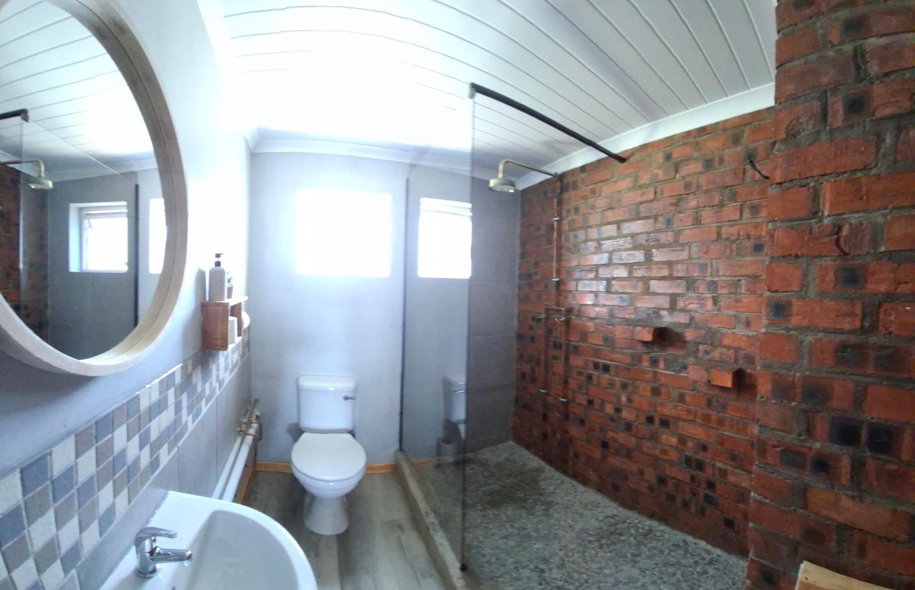 Basic Triple Room with Shared Bathroom photo 1