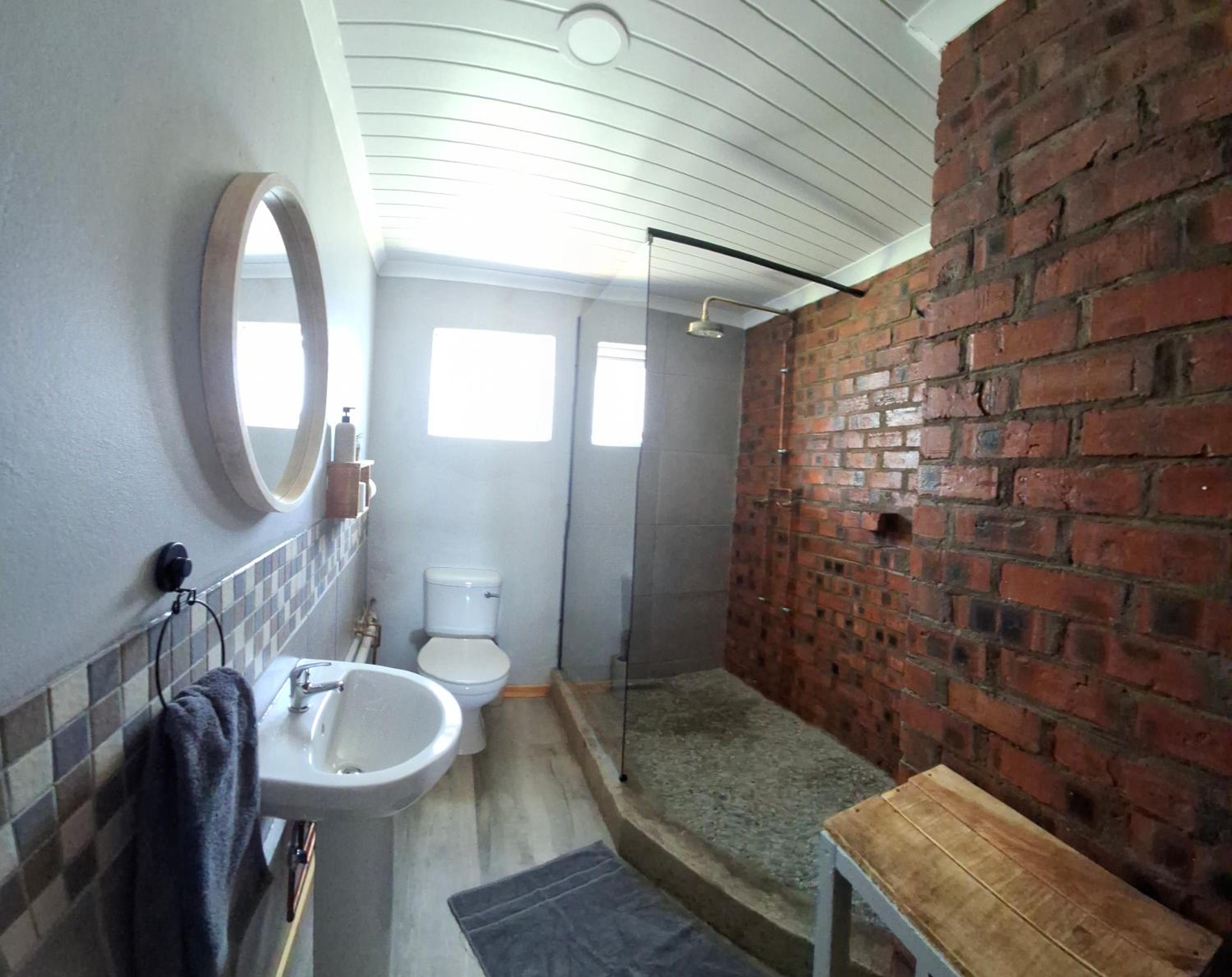 Basic Triple Room with Shared Bathroom photo 2