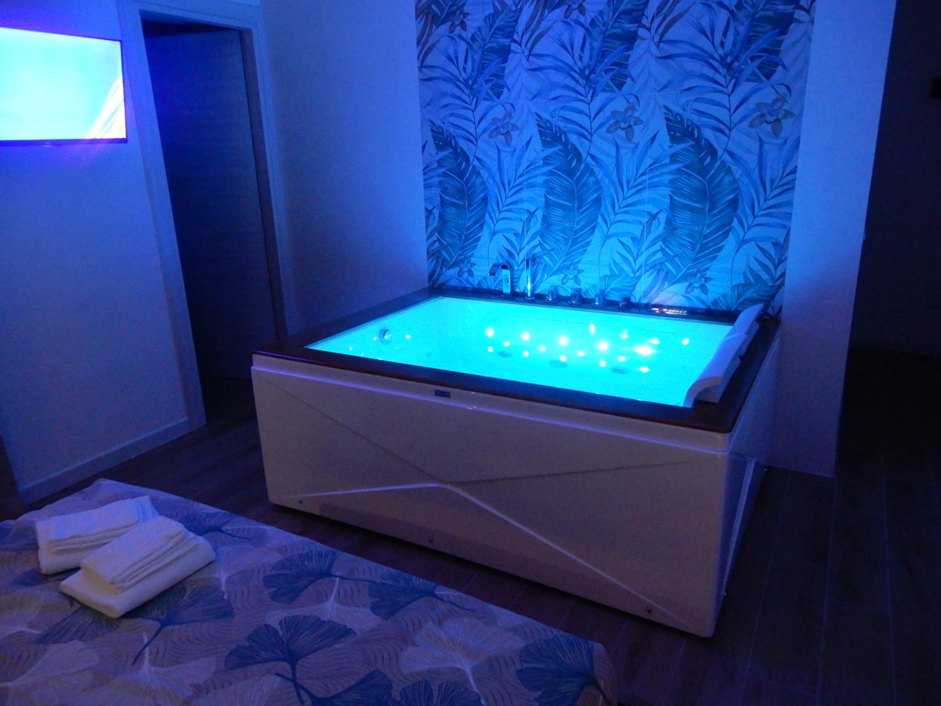Double Room with Spa Bath photo 3