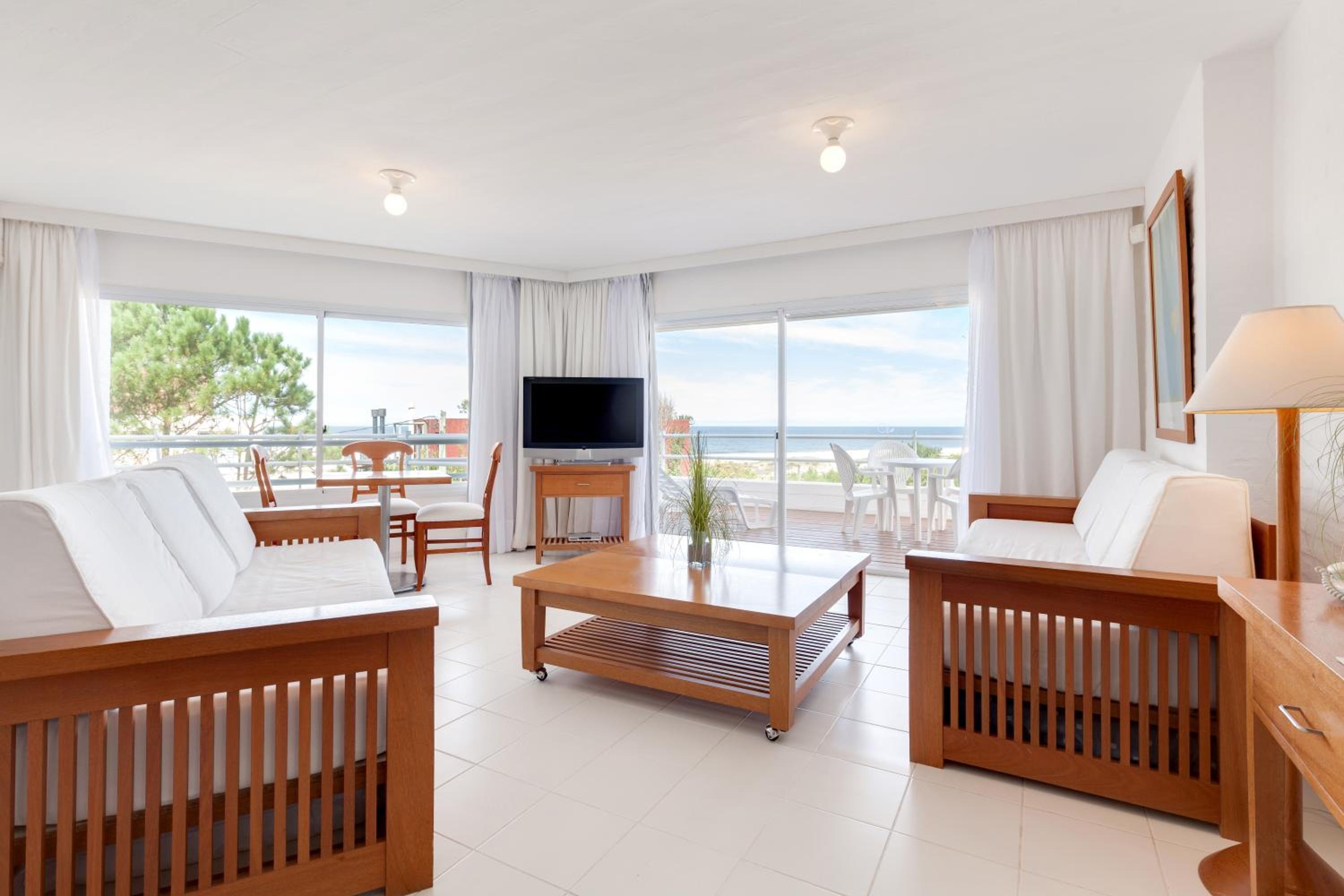 Deluxe Family Suite photo 3
