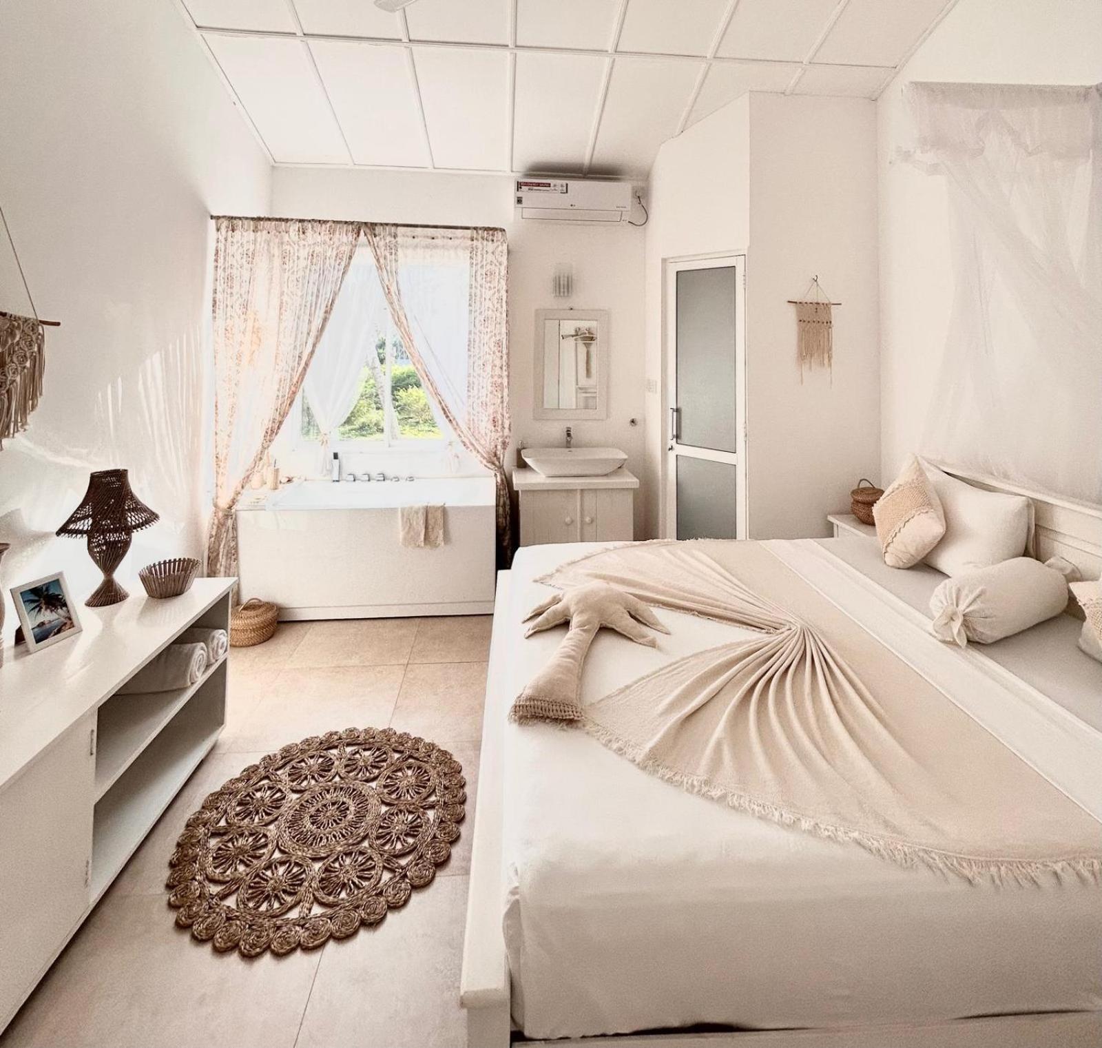 Deluxe Double Room with Sea View photo 3