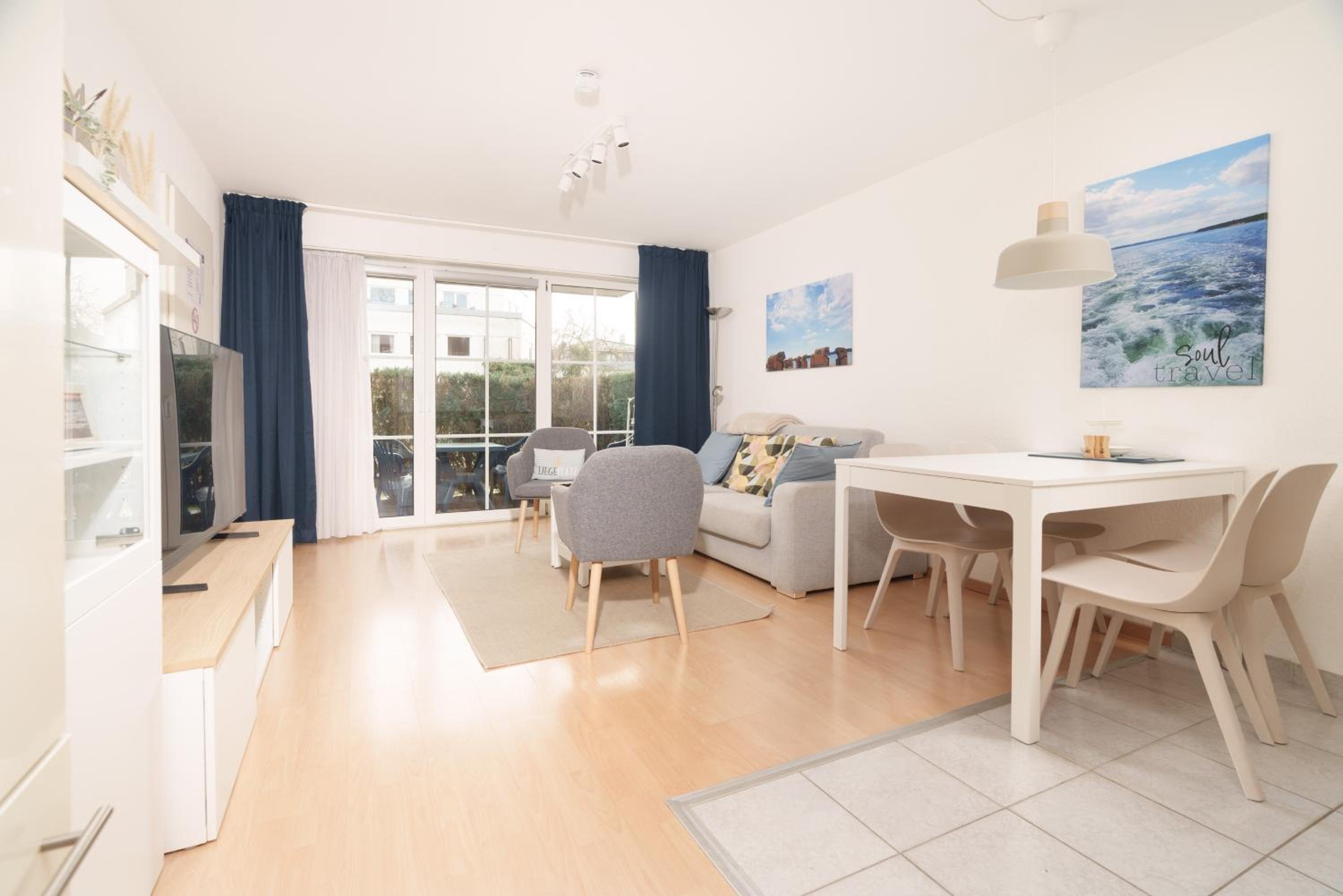 Apartment with Terrace photo 2