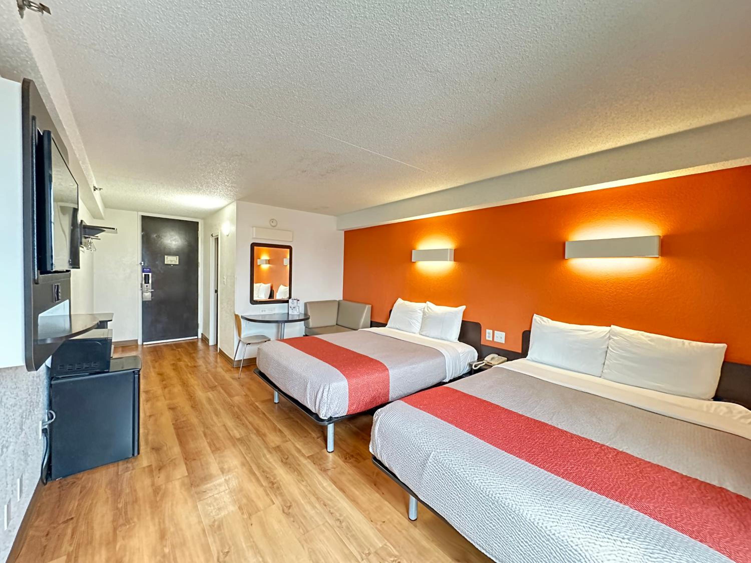 Deluxe Queen Room with Two Queen Beds - Non-Smoking