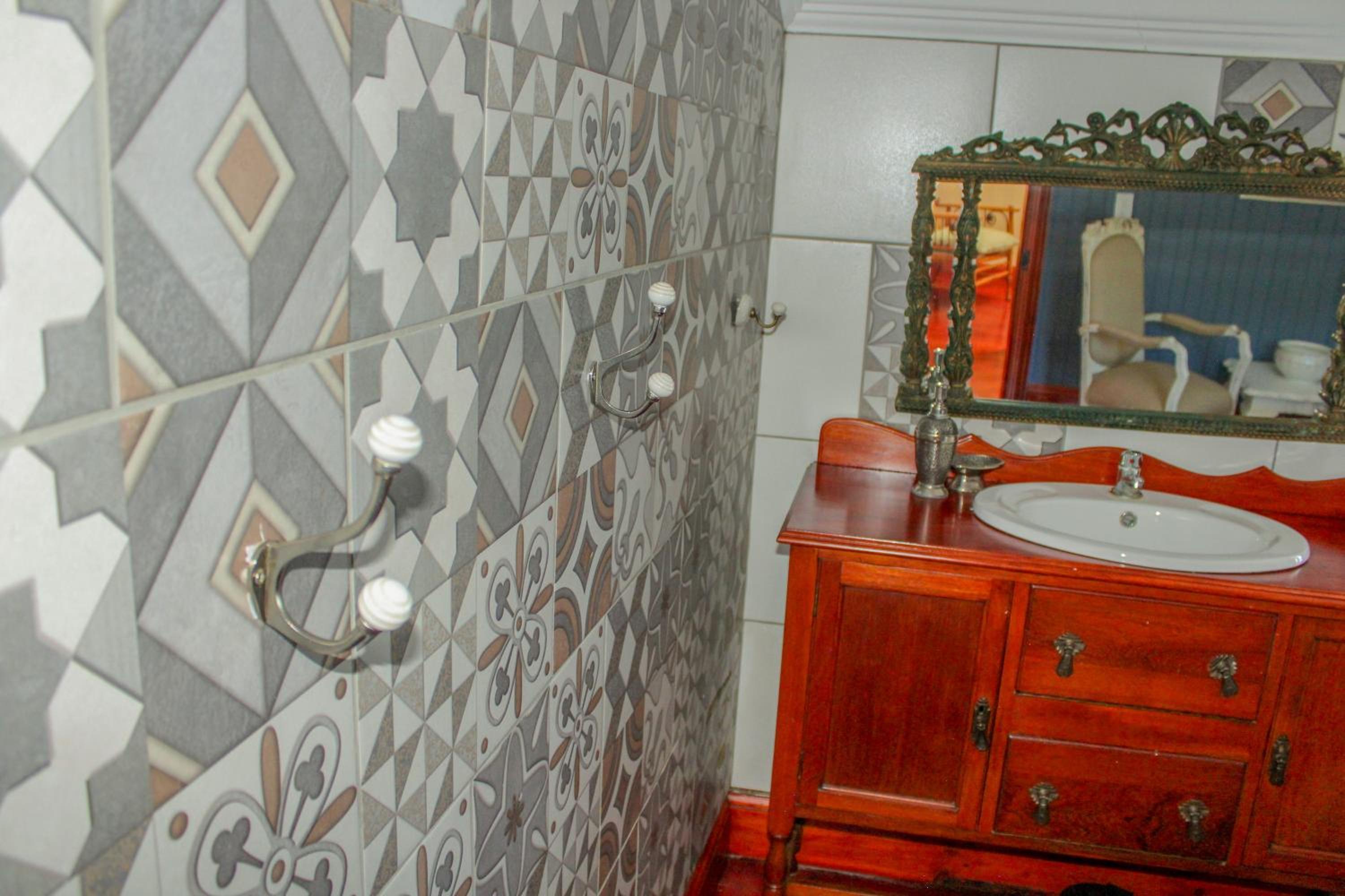 Queen Room - Photo 10