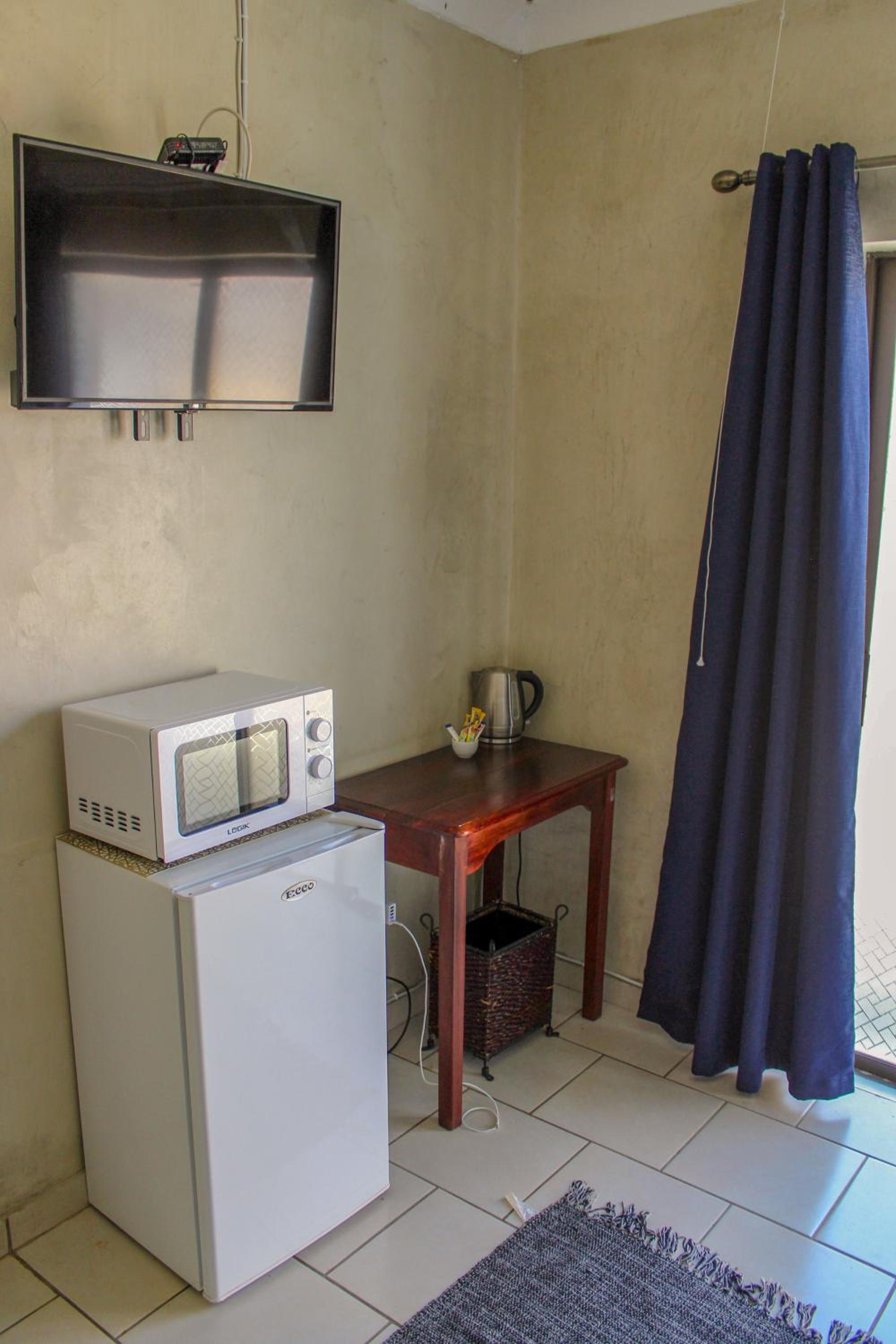 Budget Double Room photo 3