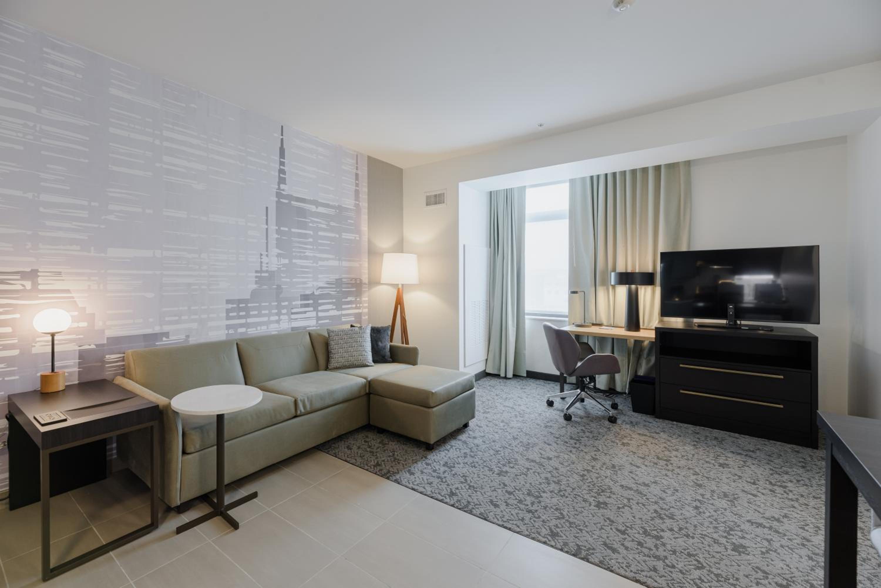 One-Bedroom King Suite with Sofa Bed  - Photo 4