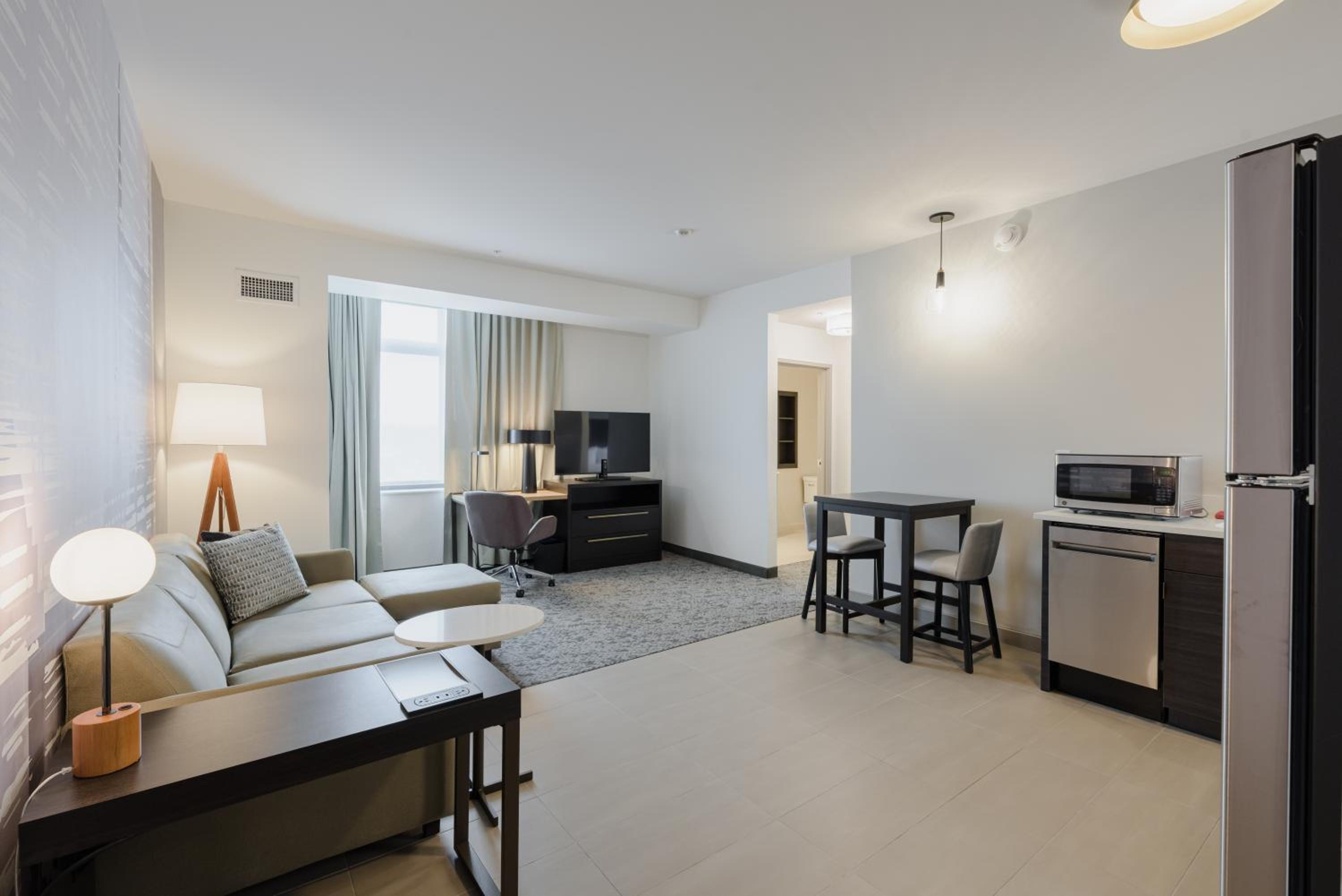 One-Bedroom King Suite with Sofa Bed  - Photo 3