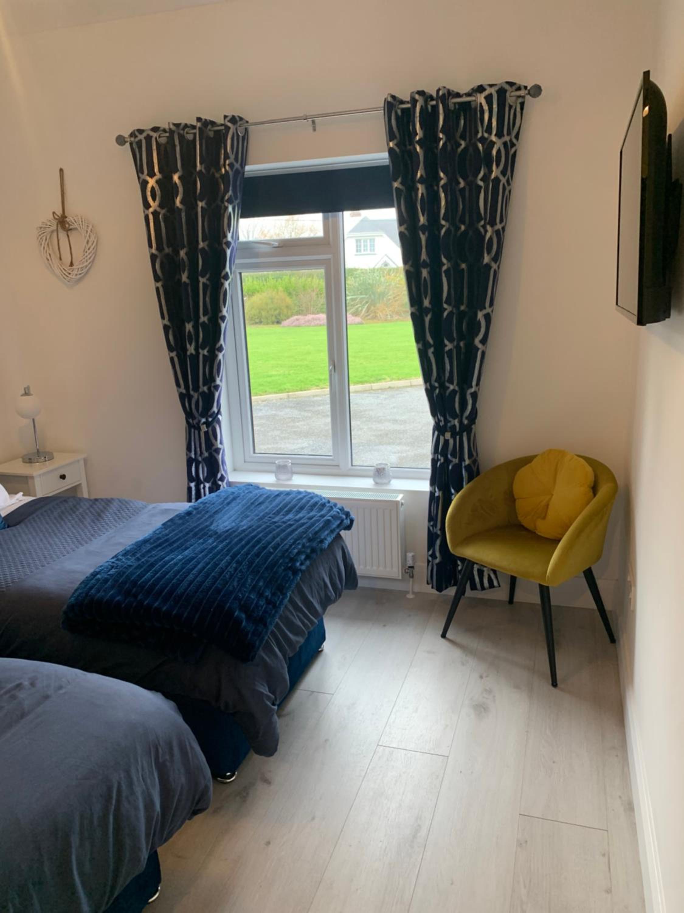 Two-Bedroom Deluxe Apartment with Garden View photo 2