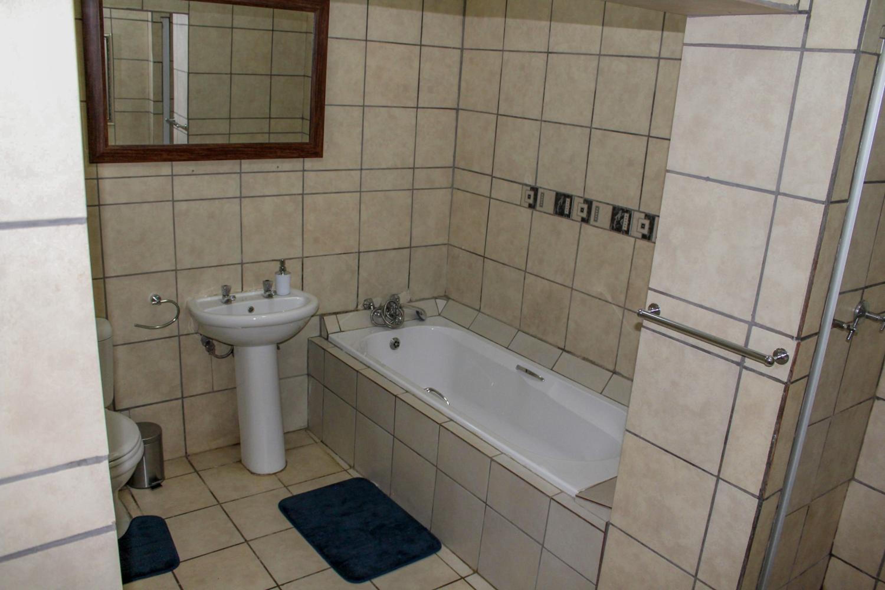 Double or Twin Room - Photo 4