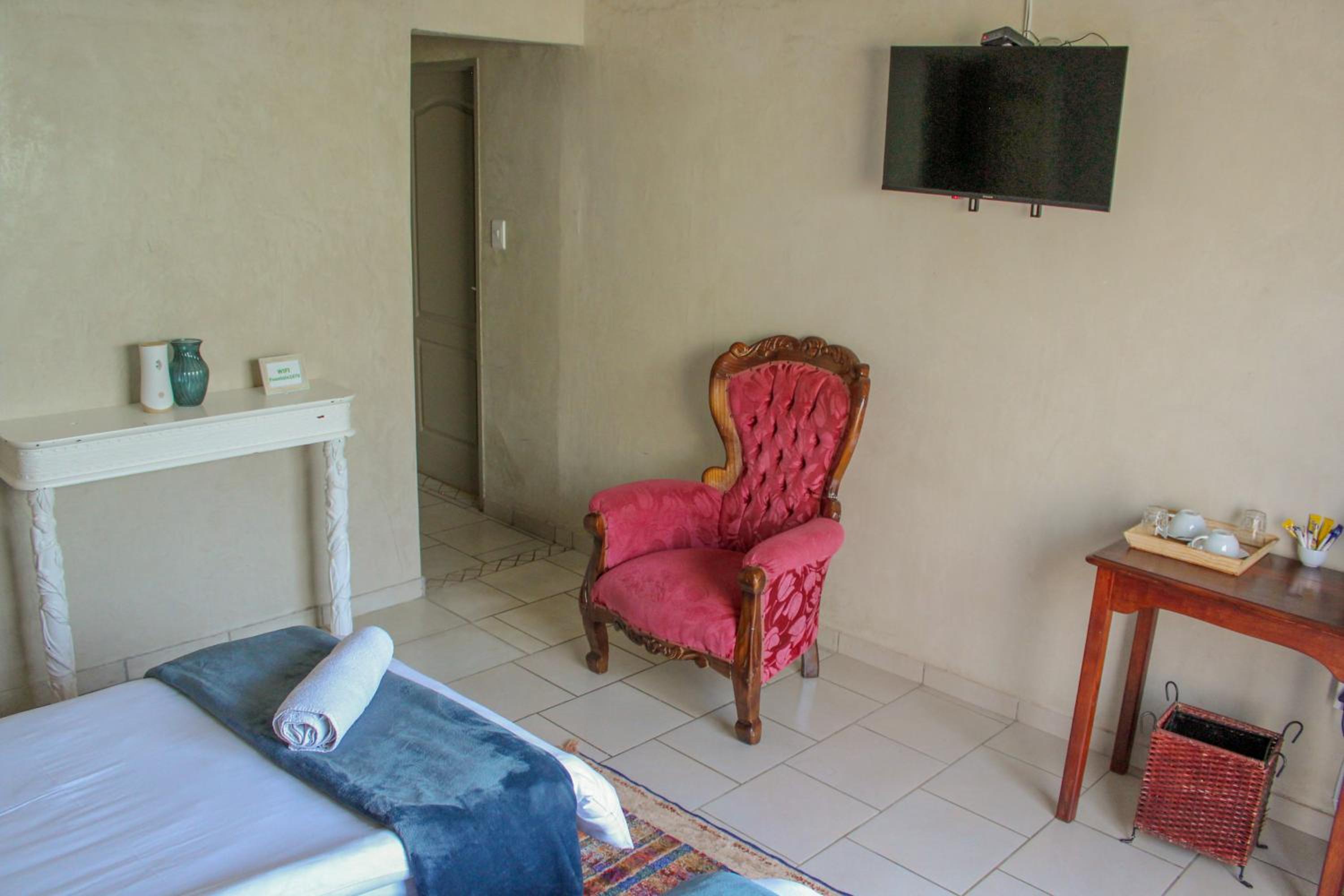 Double or Twin Room - Photo 5