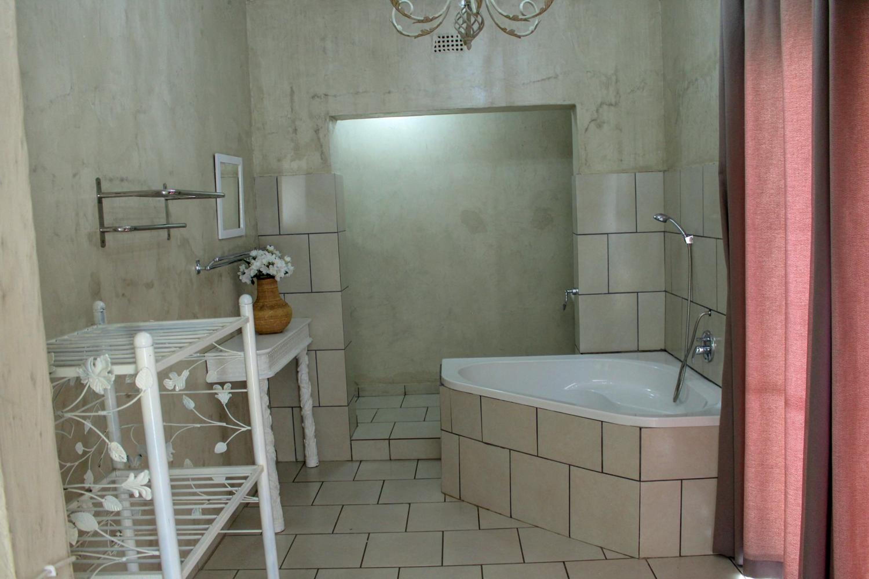 Deluxe Double Room (2 Adults + 1 Child)