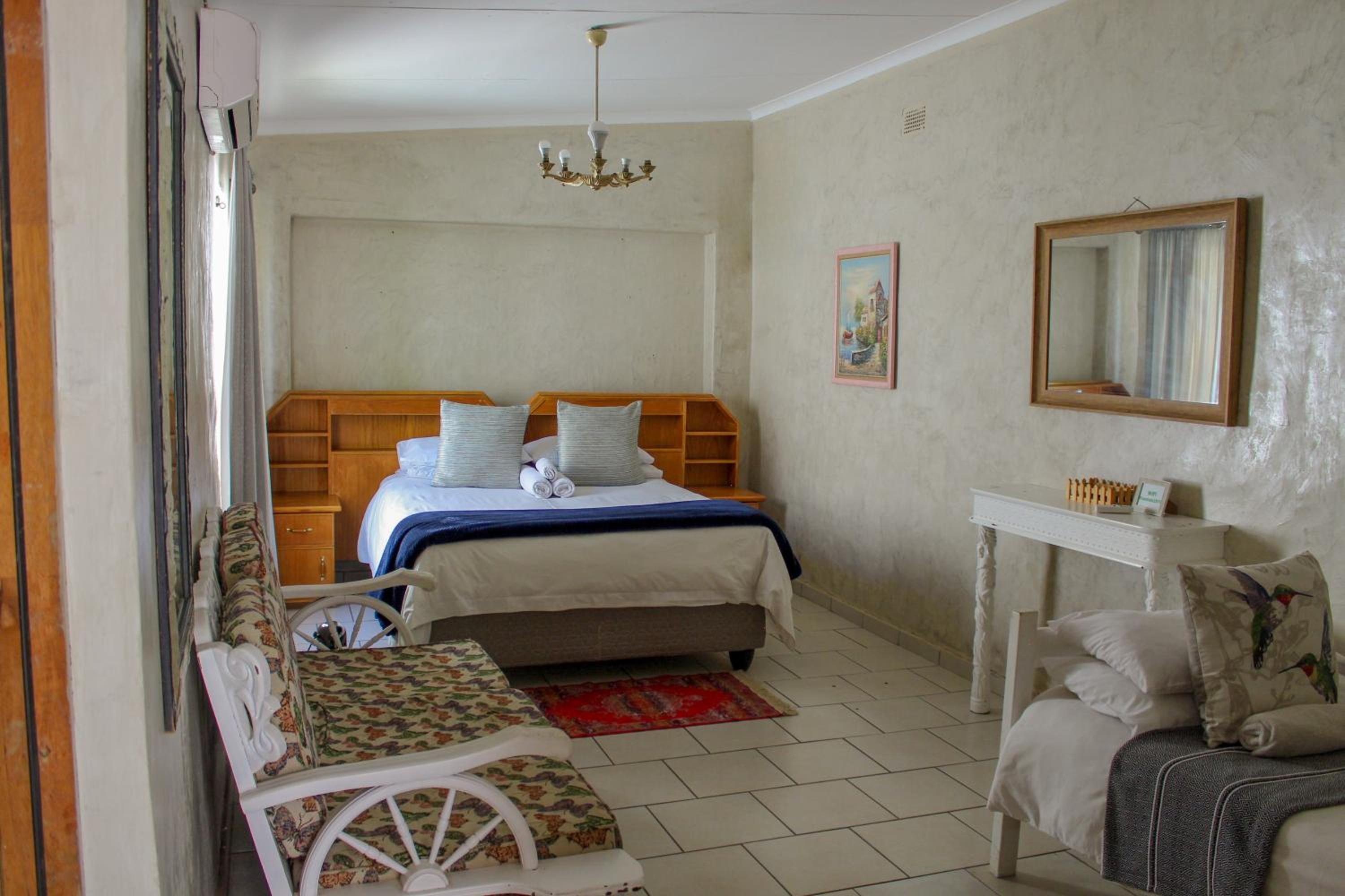 Double or Twin Room with Shower - Photo 4