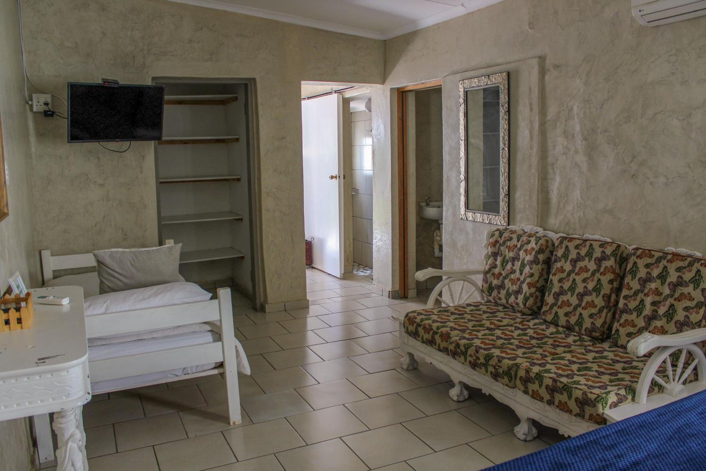 Double or Twin Room with Shower - Photo 2