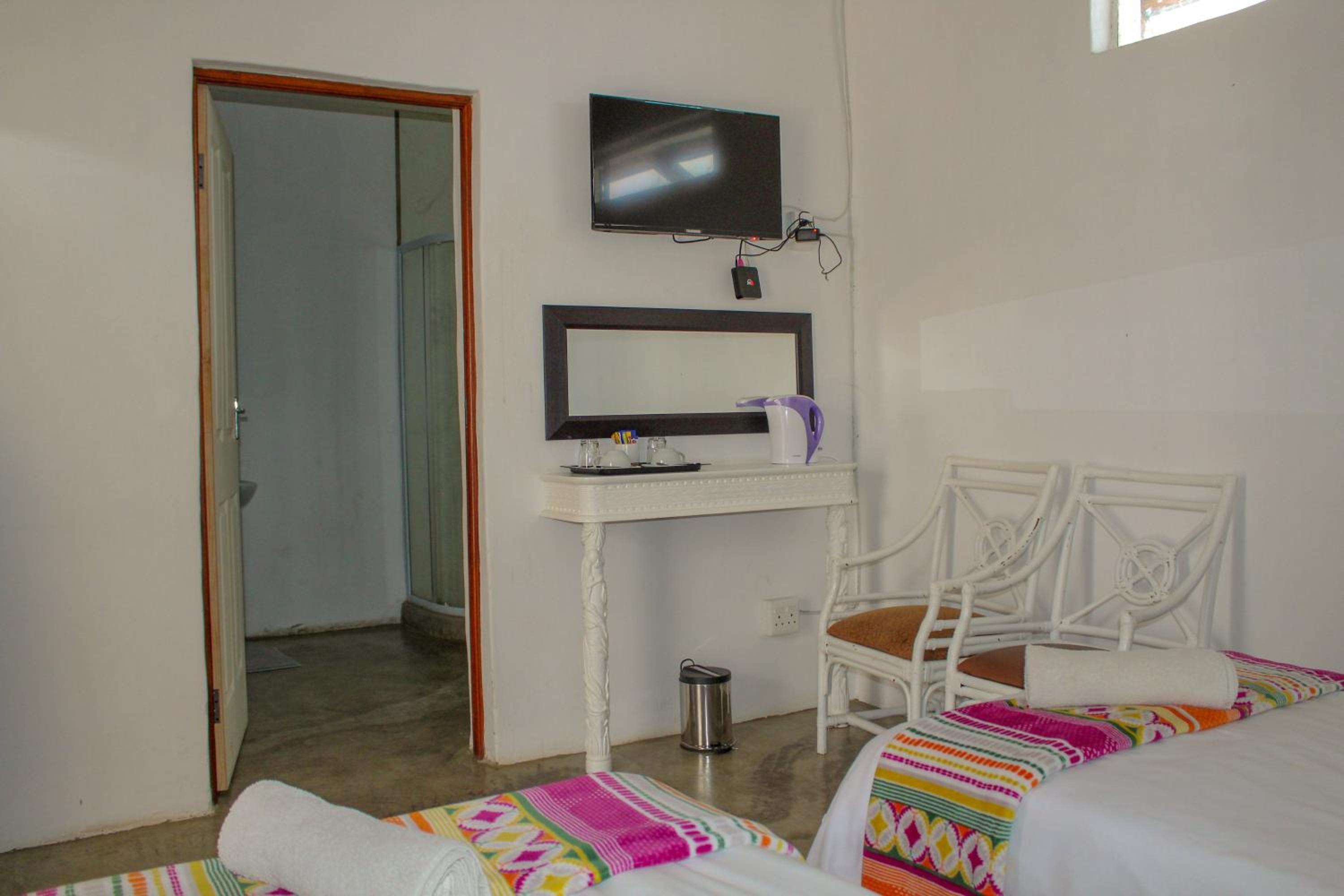 Standard Double or Twin Room - Photo 2