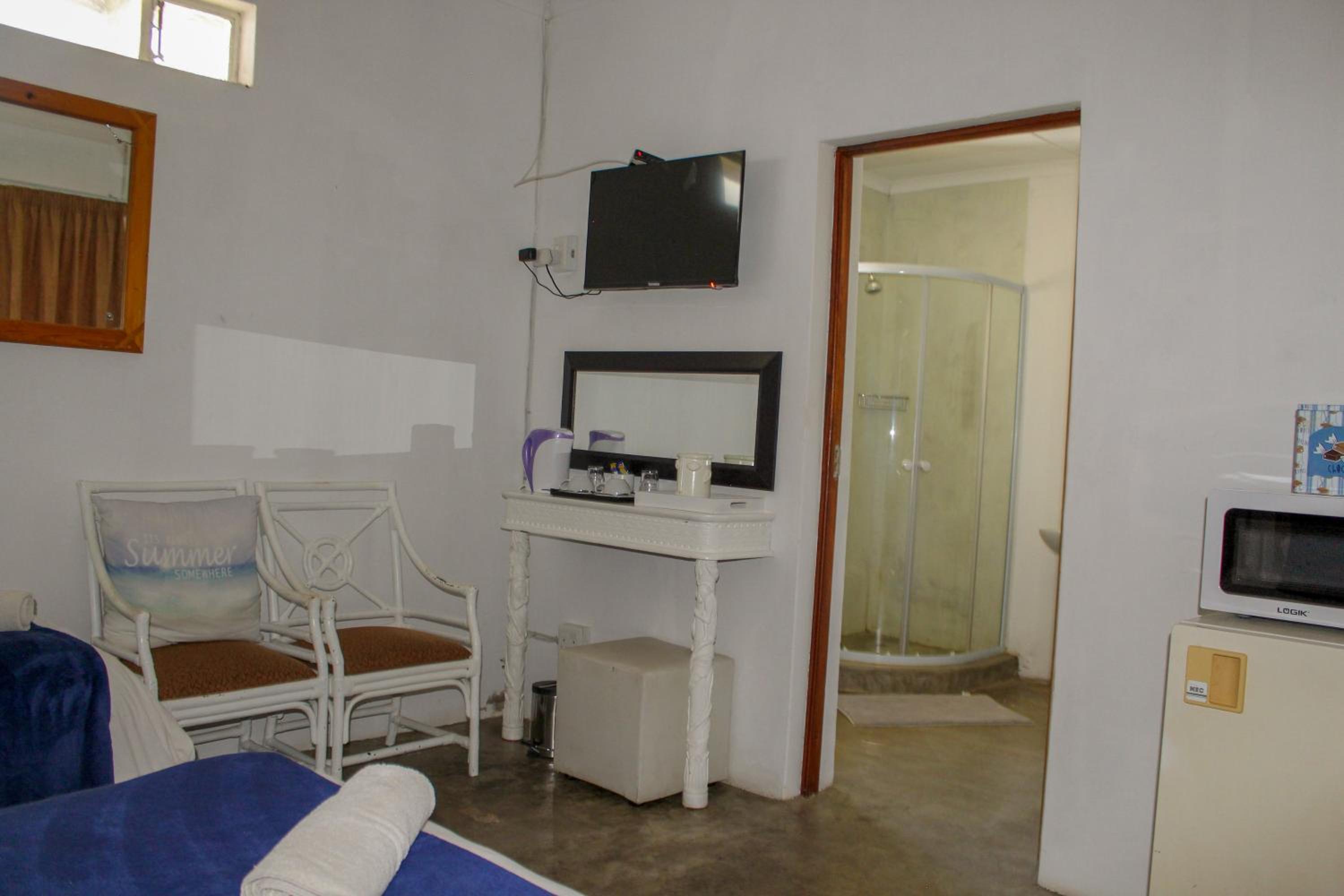 Family Room with Shower - Photo 3