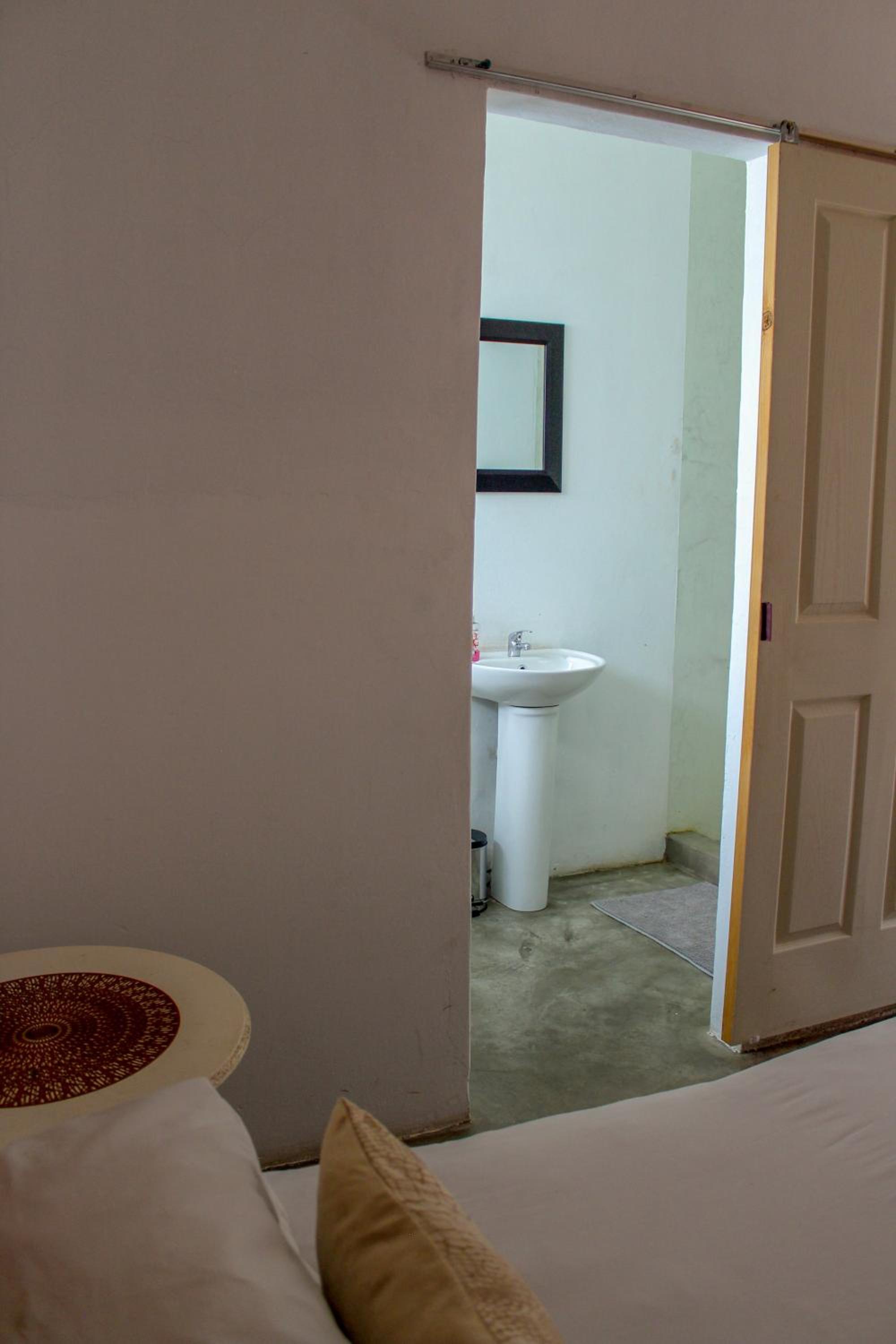 Budget Double or Twin Room - Photo 3