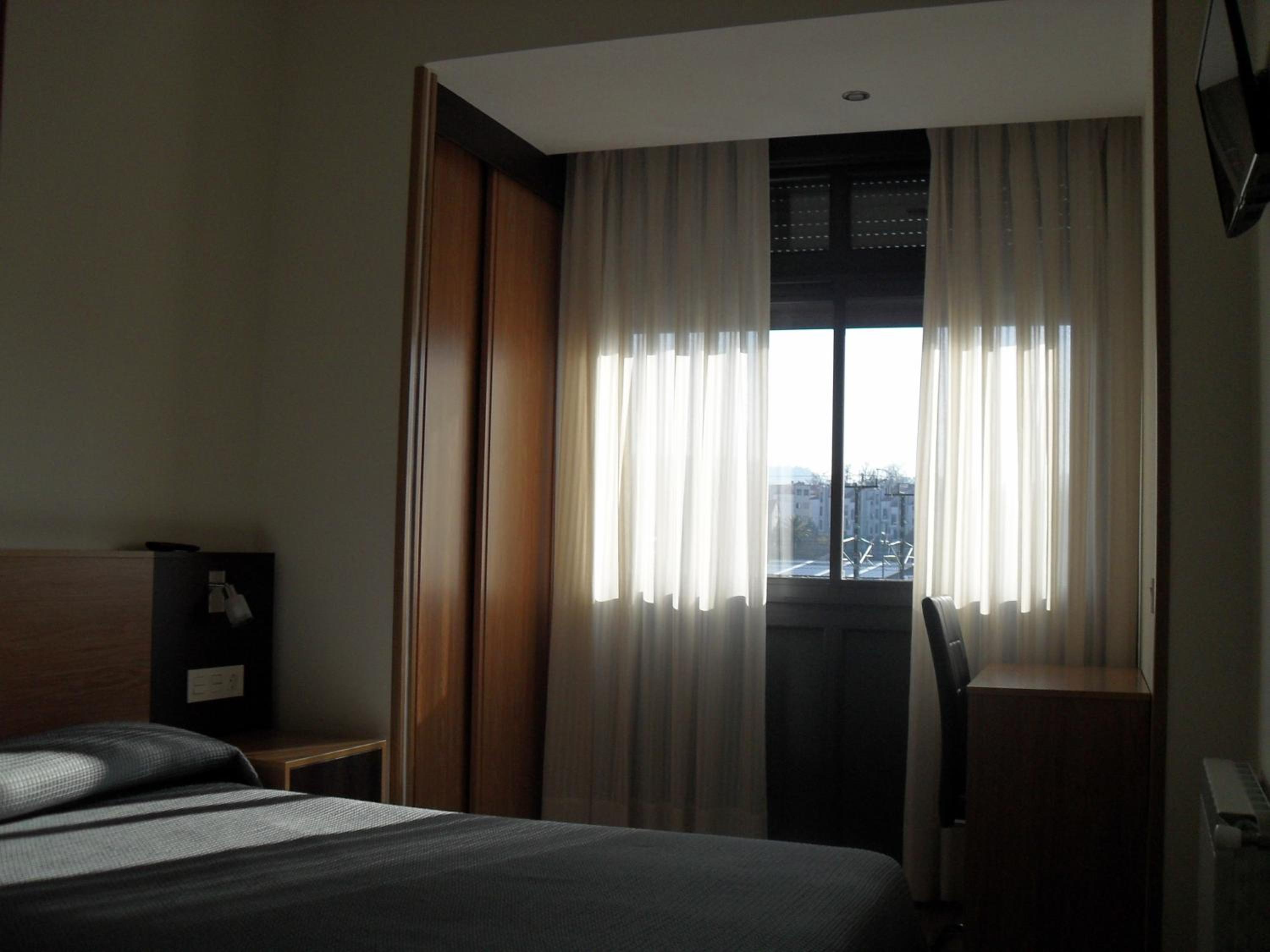 Double Room With Private Bathroom - Photo 3