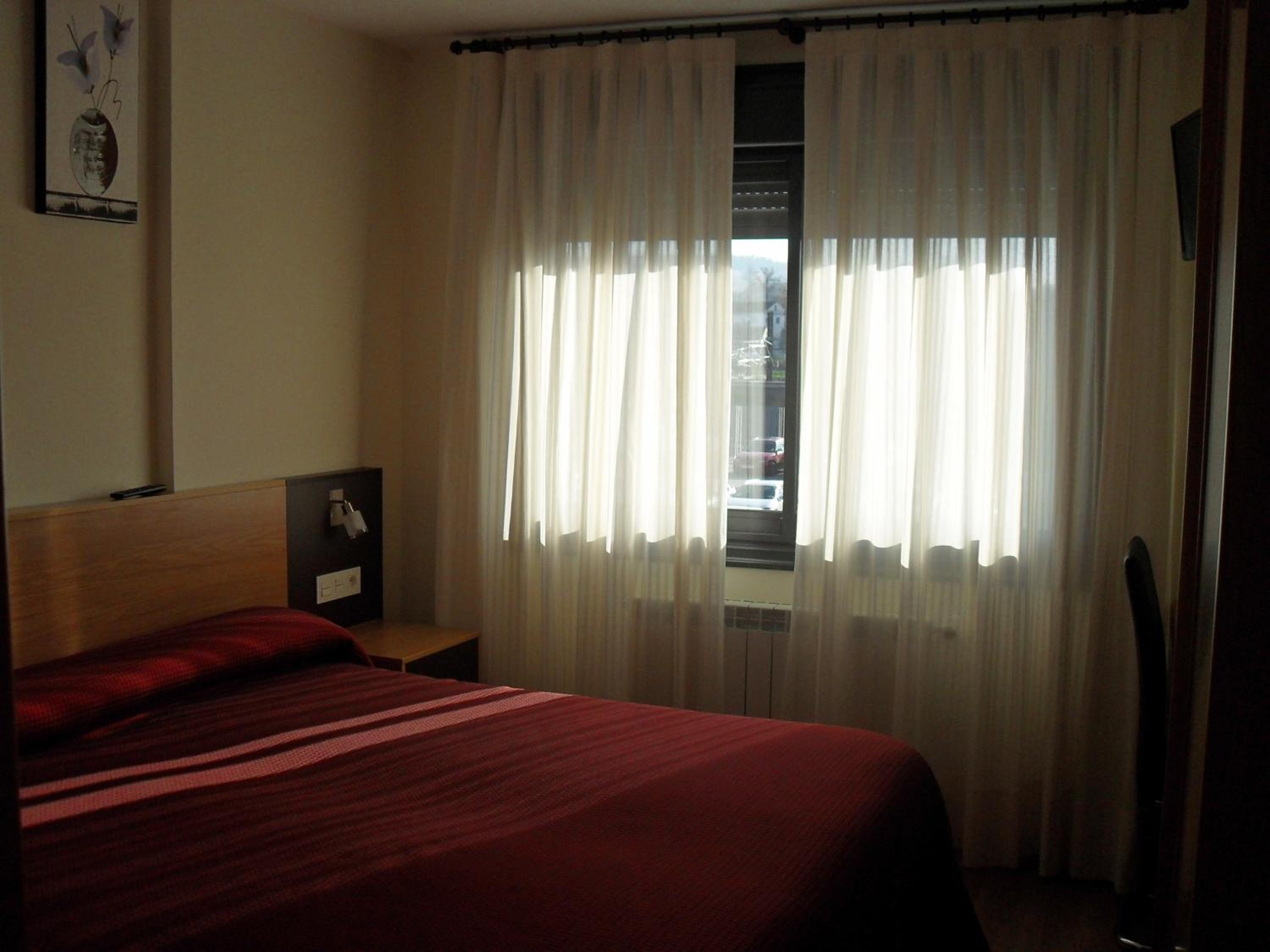Double Room With Private Bathroom - Photo 2
