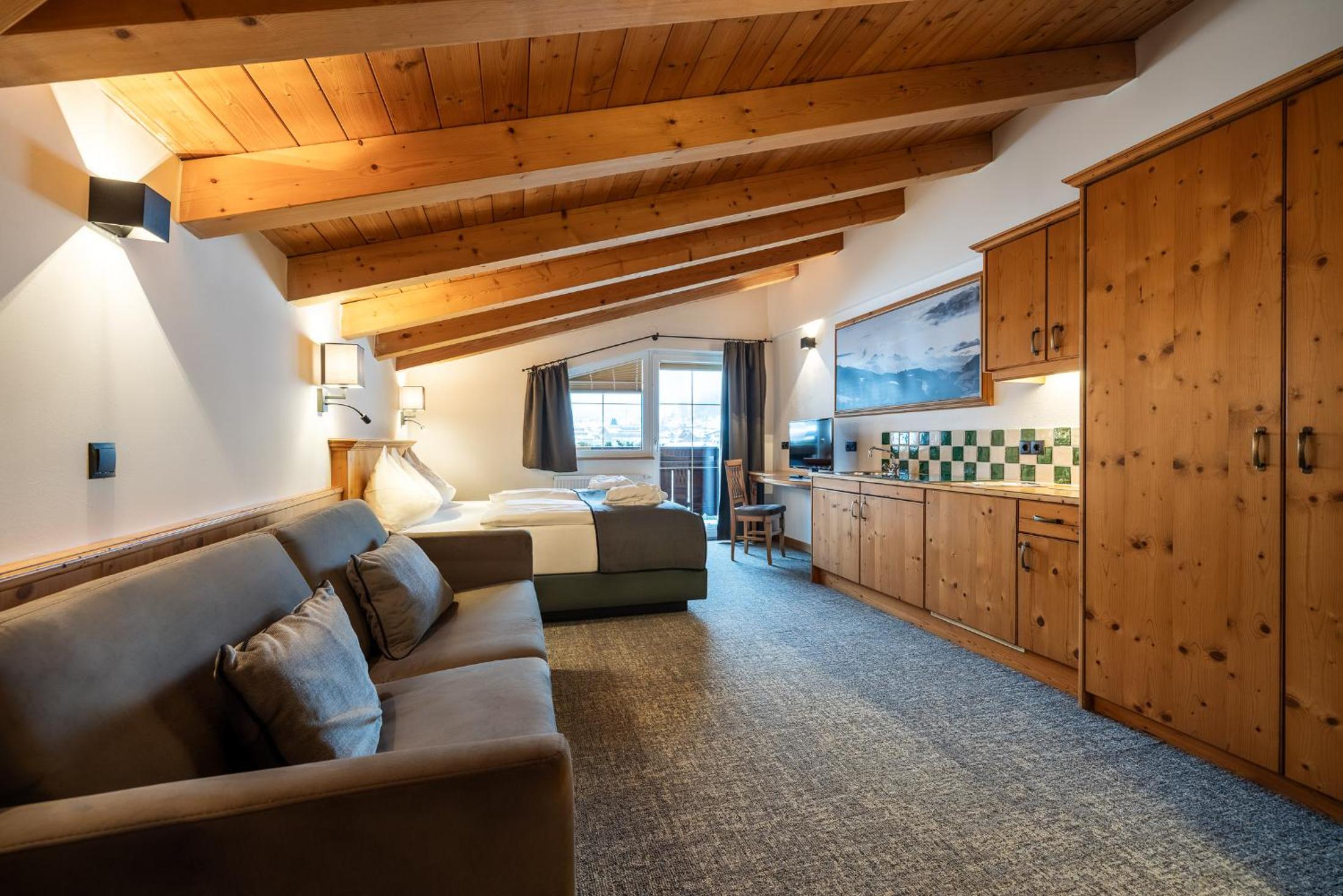 Quadruple Room with Bath photo 3