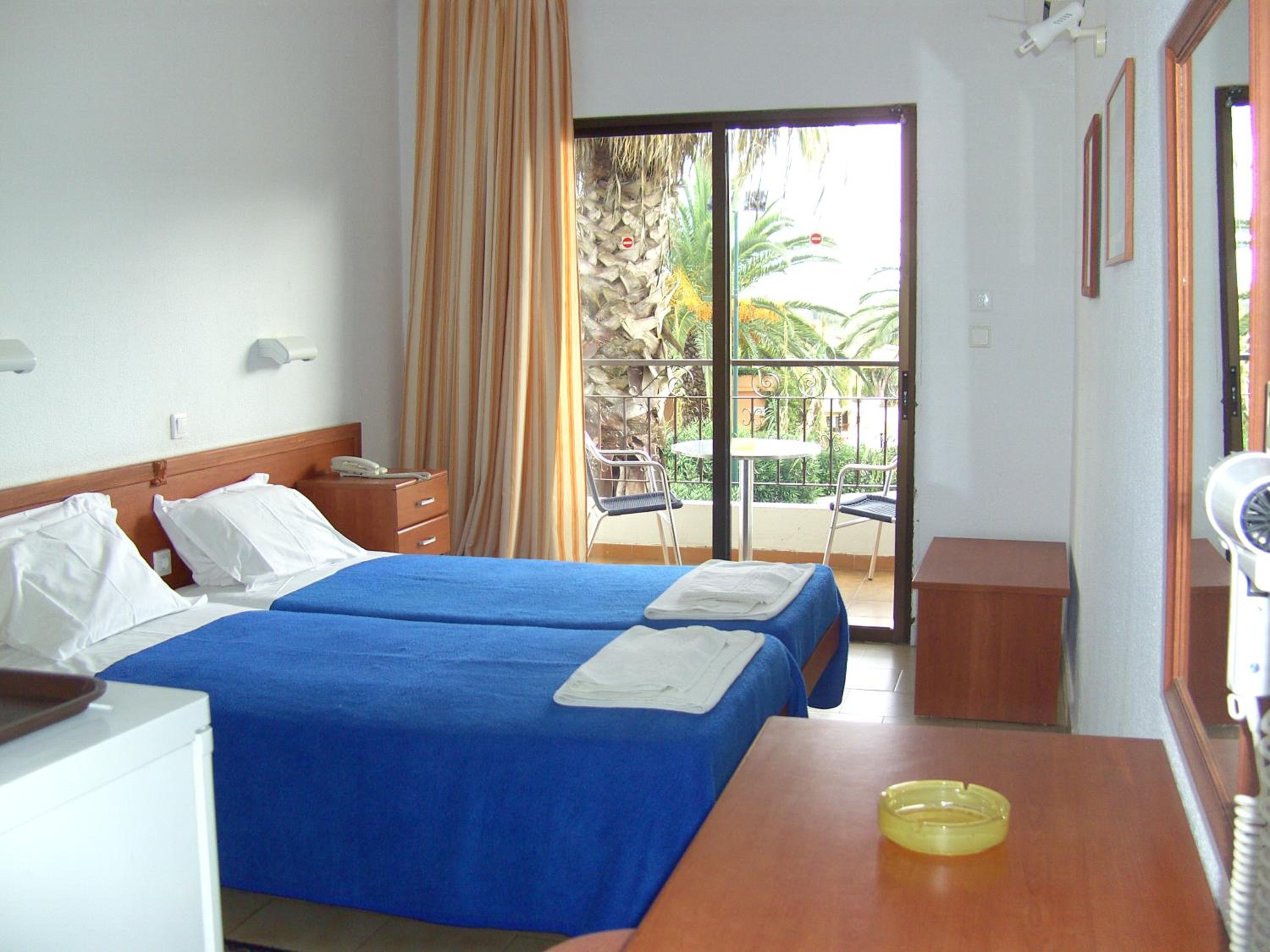 Double or Twin Room - Photo 4