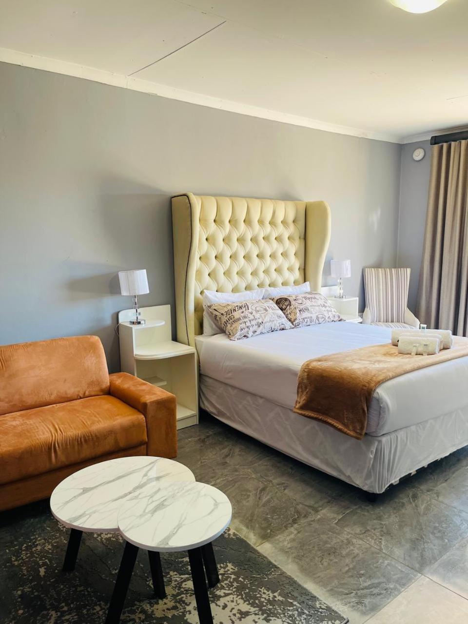 Deluxe Double Room (2 Adults + 1 Child) photo 2