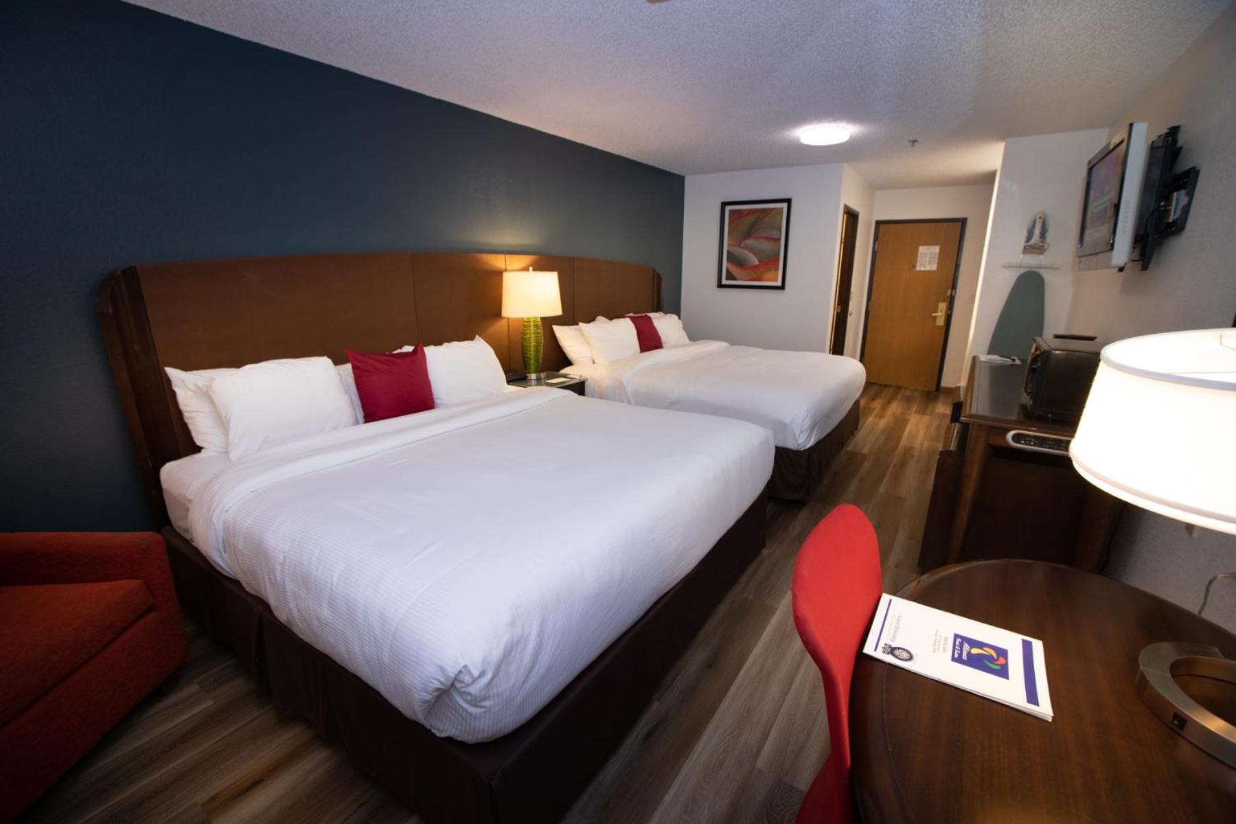 King Room with Two King Beds - Non-Smoking - Photo 12