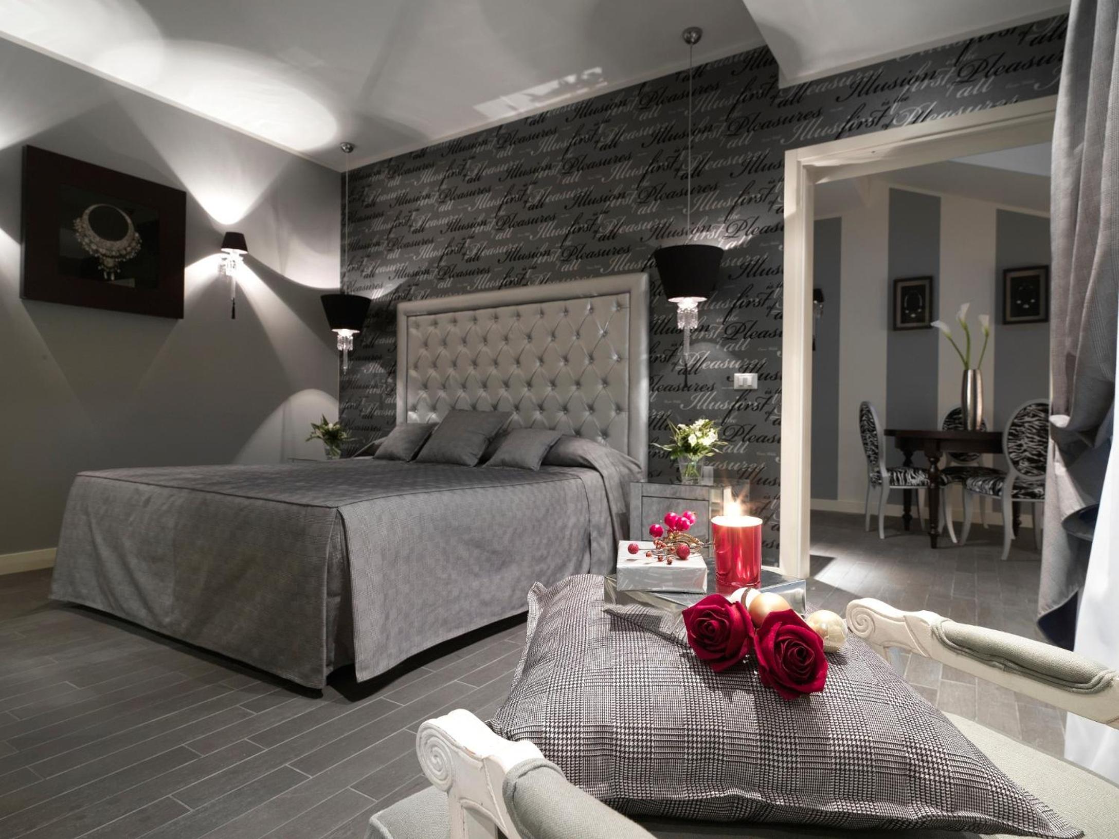 Suite with Balcony - Photo 6