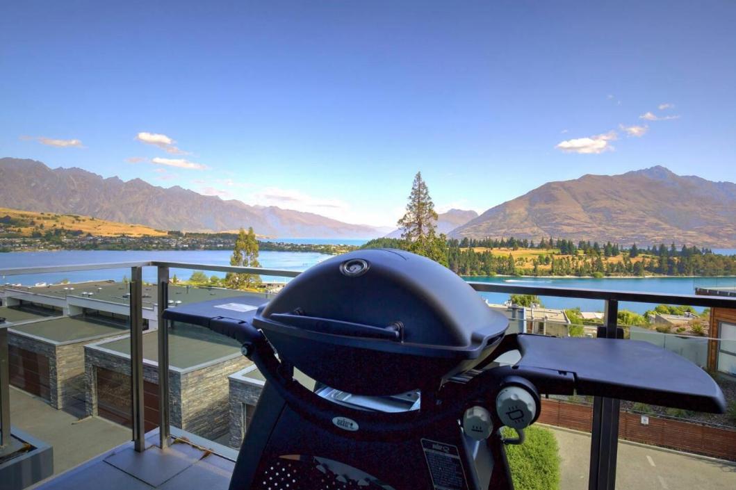 Two-Bedroom Apartment with Lake View