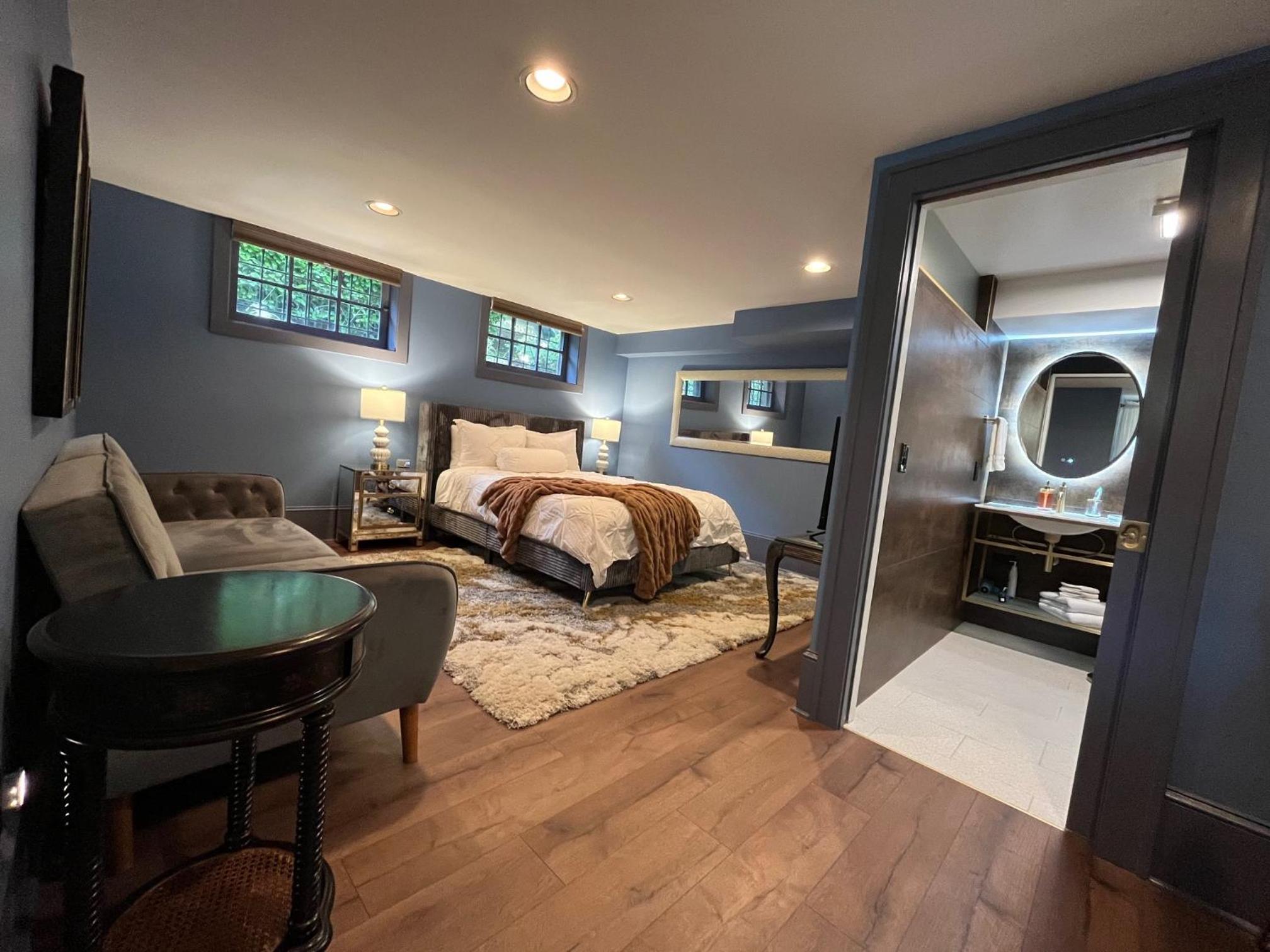 Deluxe Two-Bedroom Apartment with Garden View