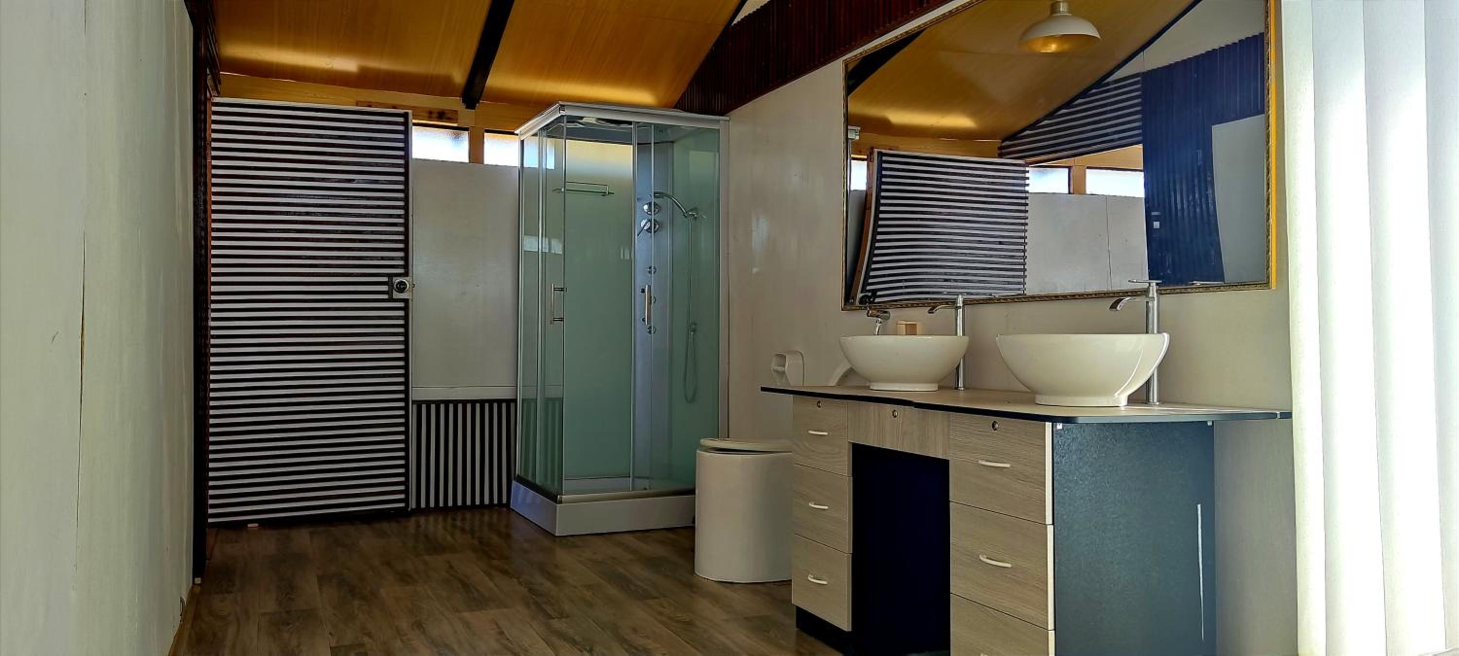 Suite with Lake View photo 3