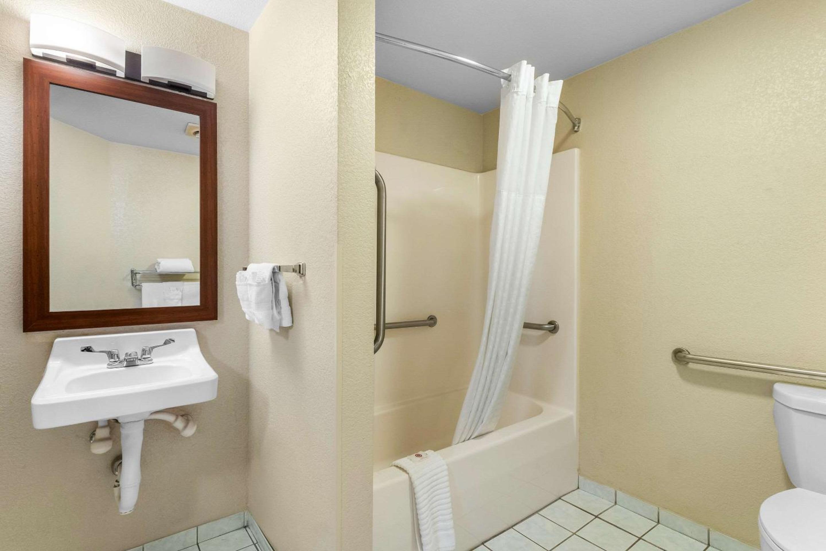 Superior King Suite - Accessible/Non-Smoking