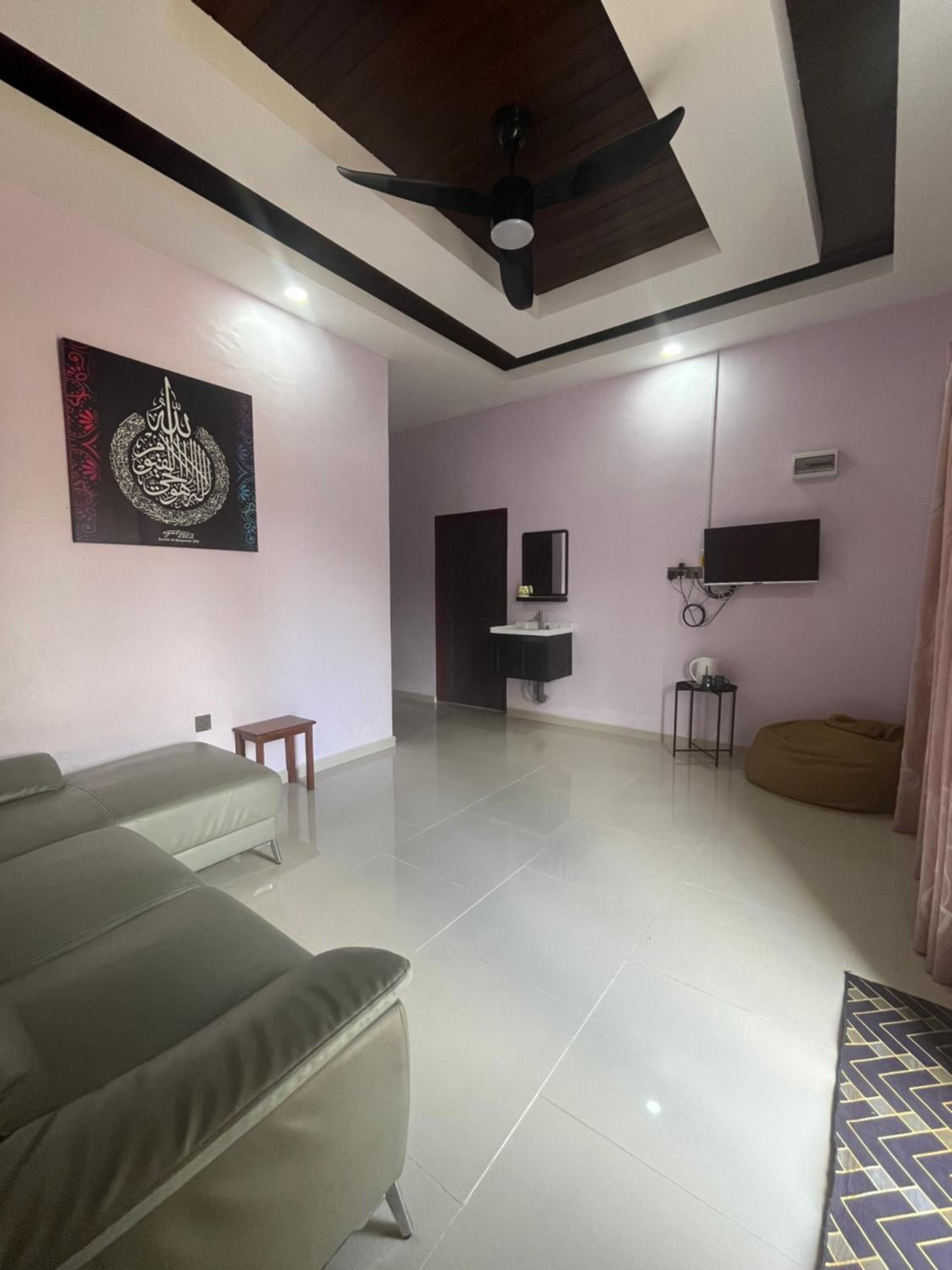 Family Room photo 3