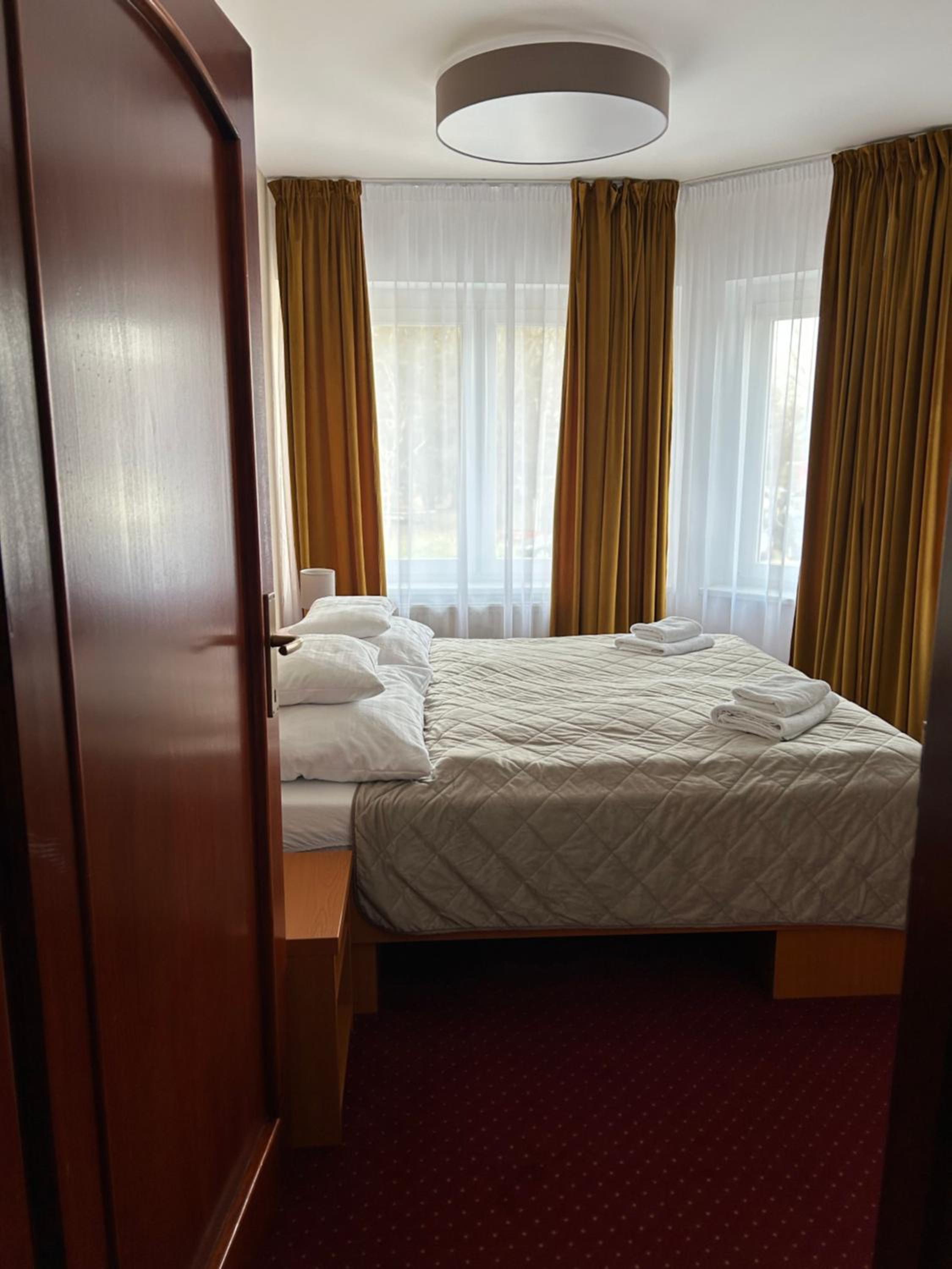Standard Triple Room - Photo 11
