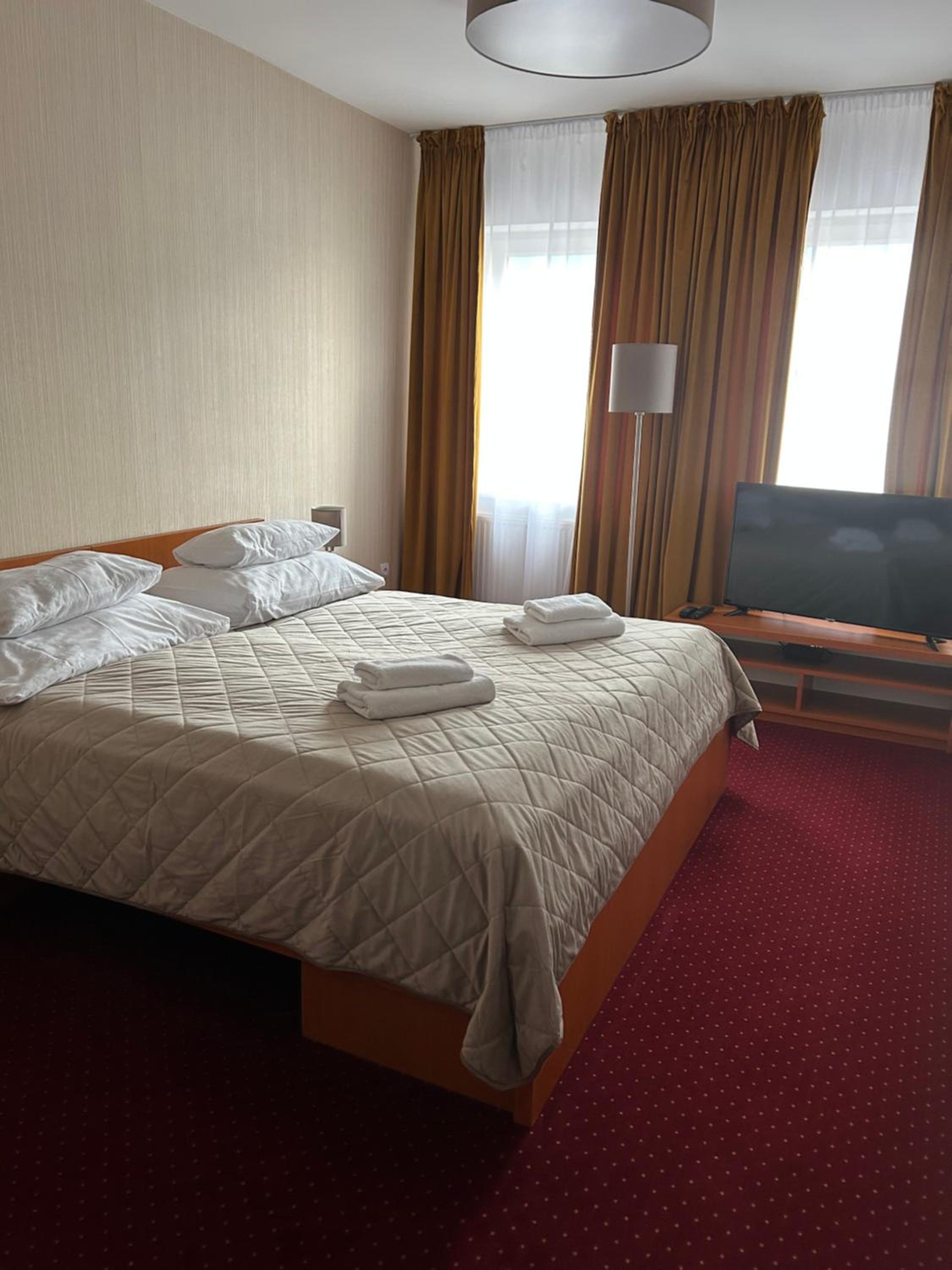 Standard Triple Room - Photo 9