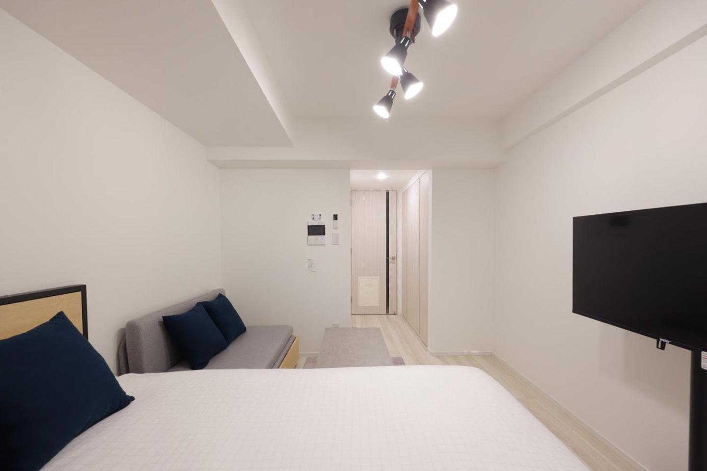 One-Bedroom Apartment photo 1