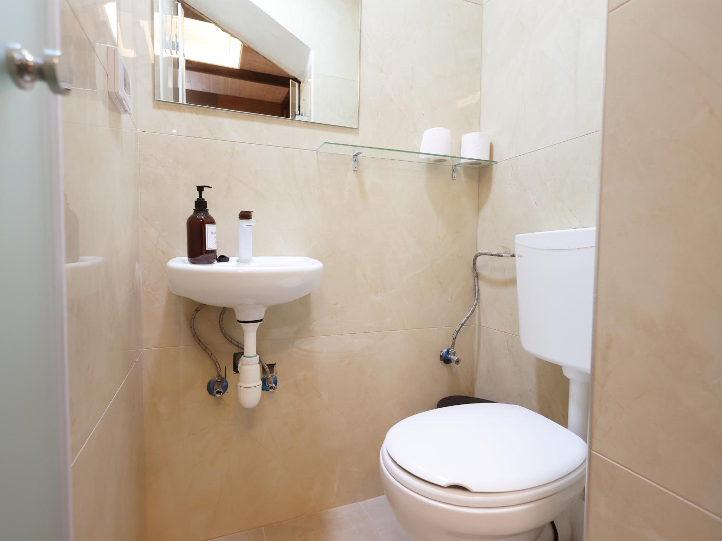 Deluxe Double or Twin Room - Photo 8