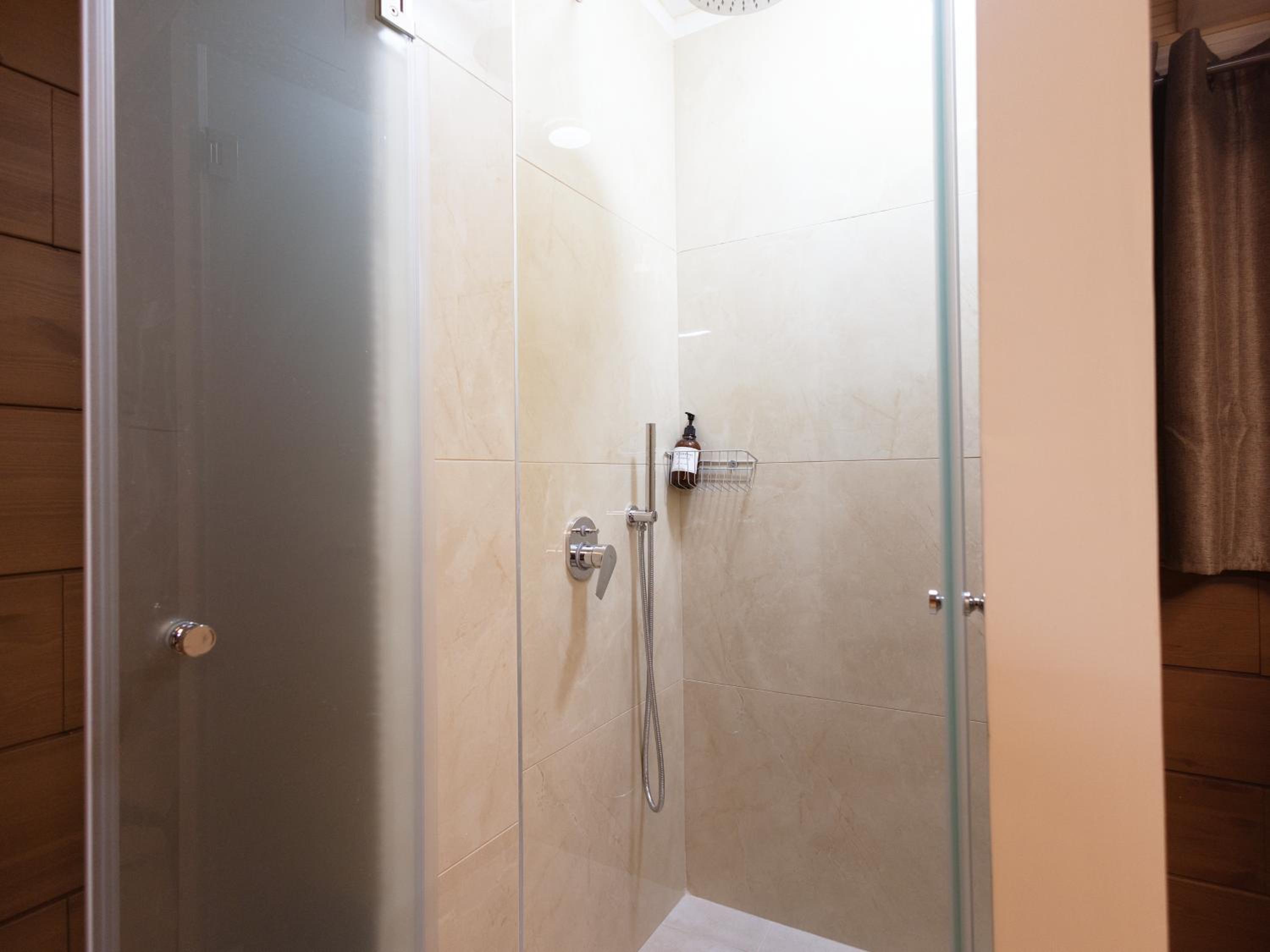 Deluxe Double or Twin Room - Photo 7