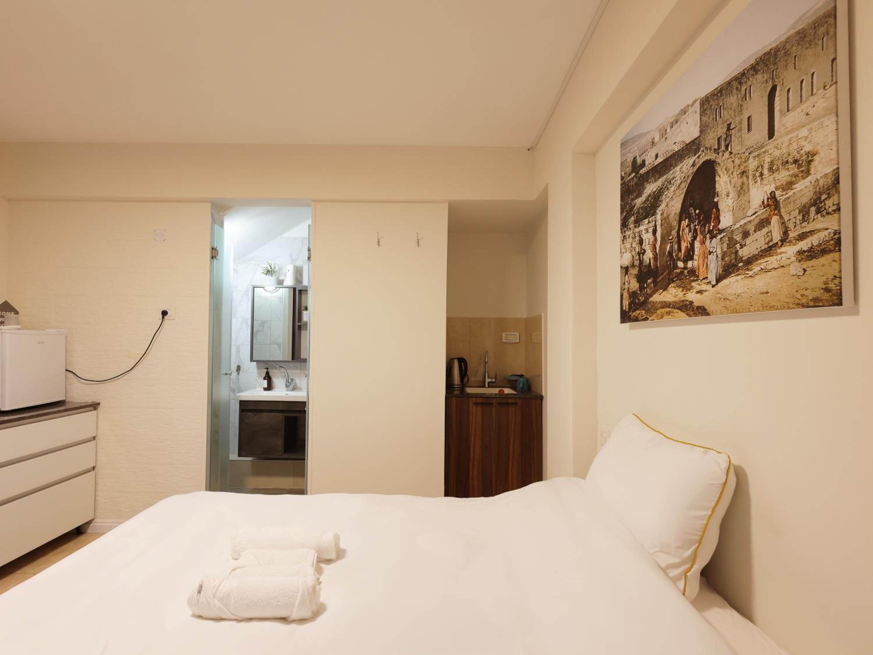 Deluxe Double or Twin Room - Photo 6