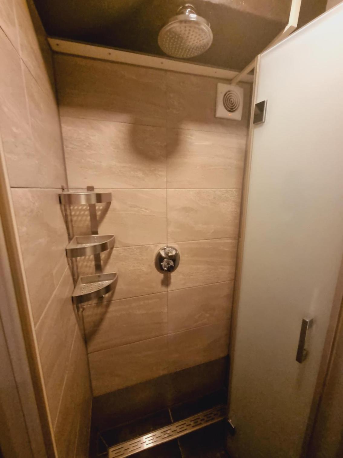 Quadruple Room with Shared Bathroom photo 1