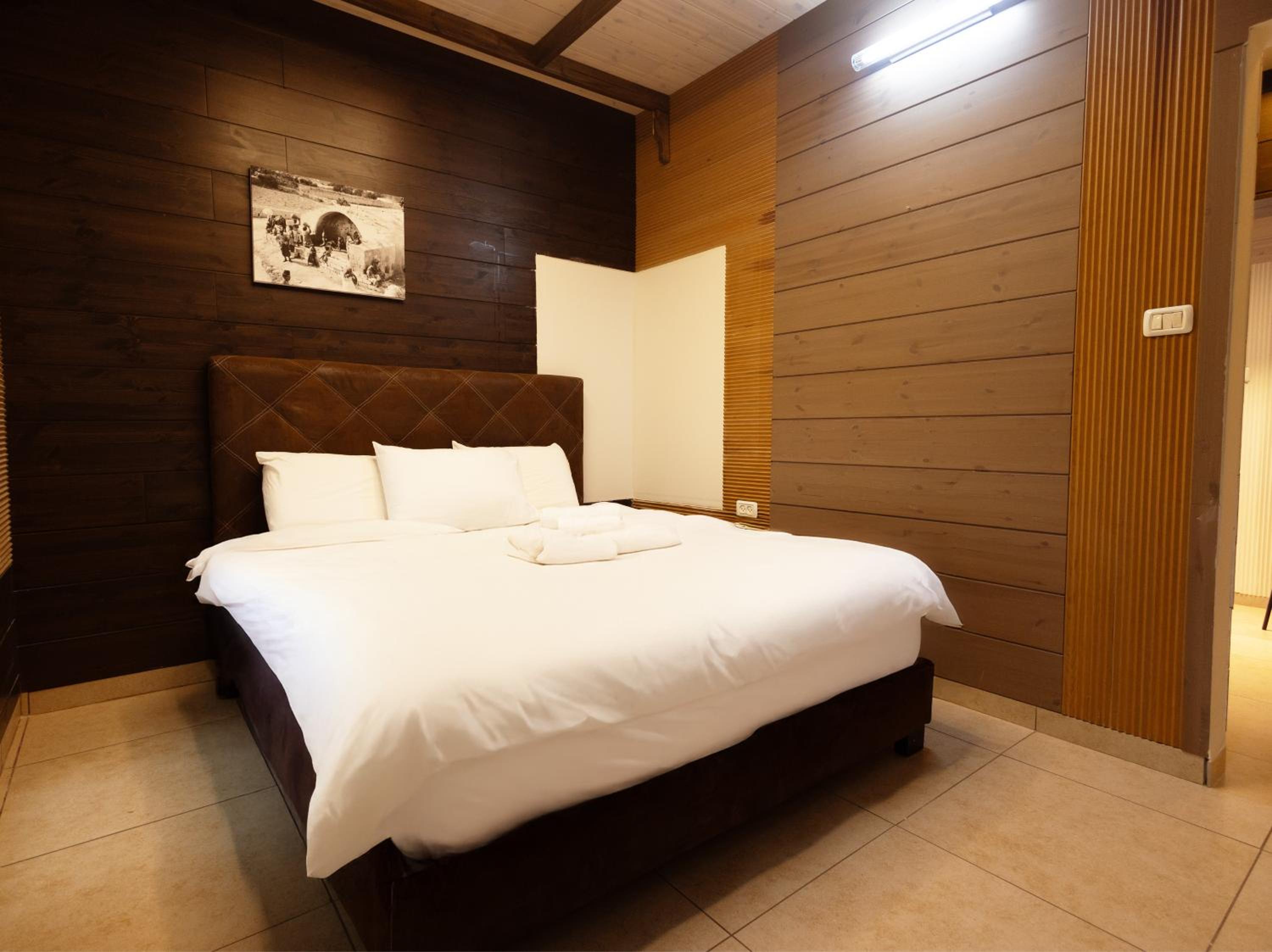 Deluxe Double or Twin Room - Photo 9